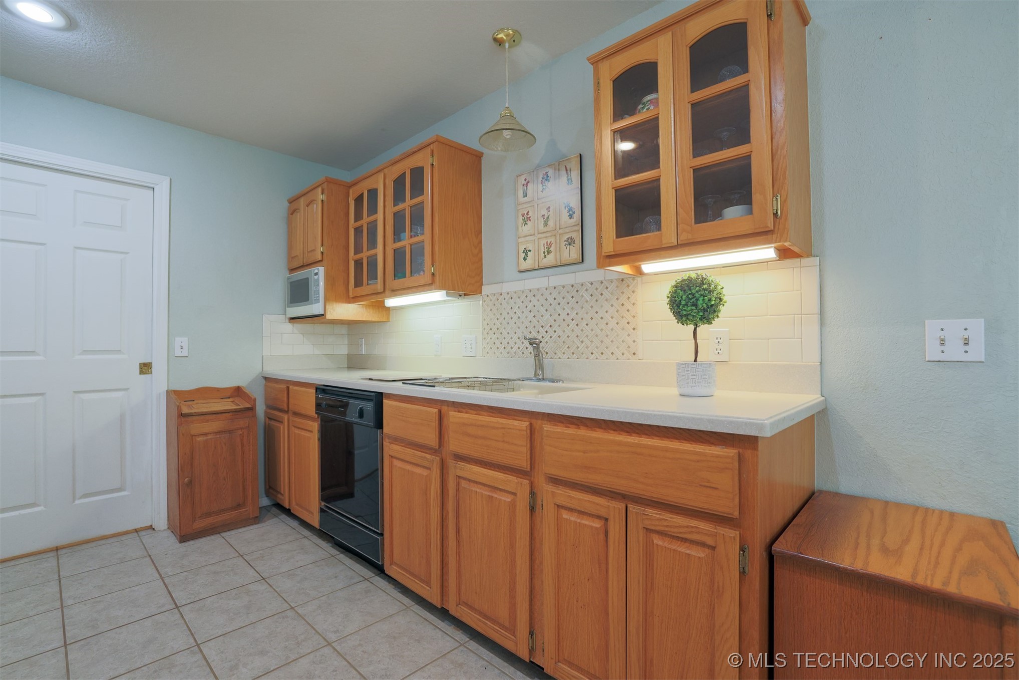2403 S Maywood Drive Property Photo 3