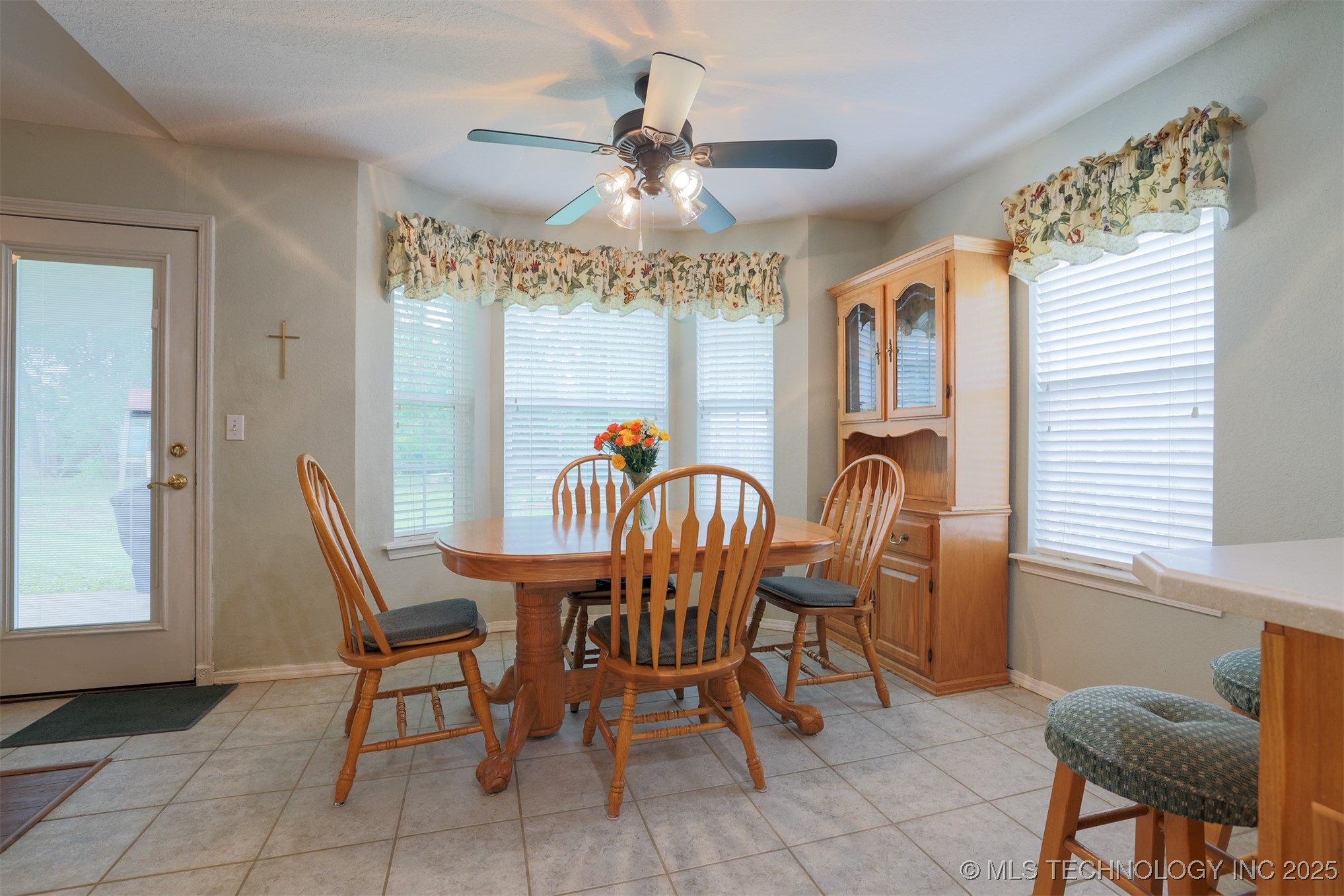 2403 S Maywood Drive Property Photo 8