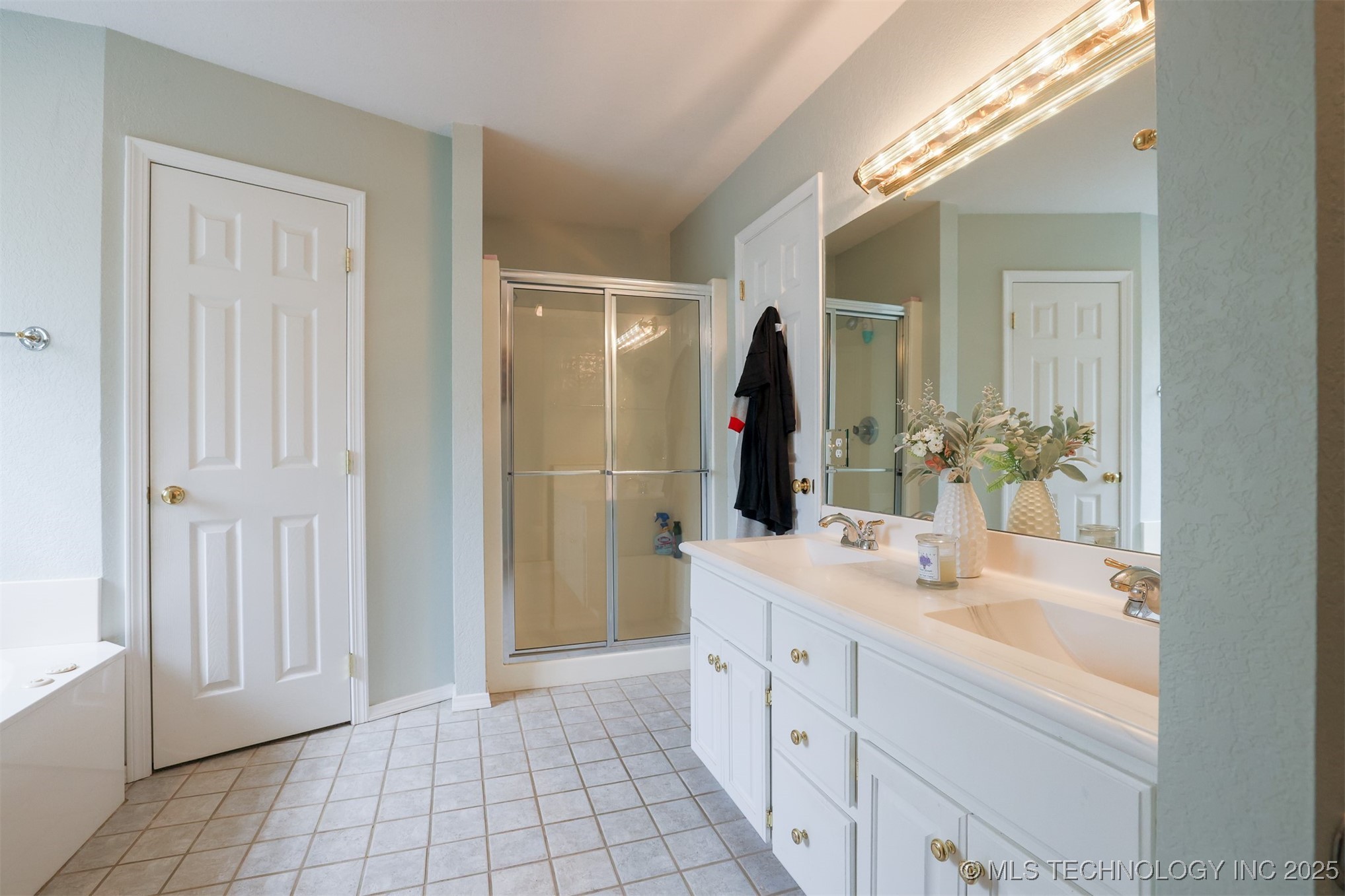 2403 S Maywood Drive Property Photo 13