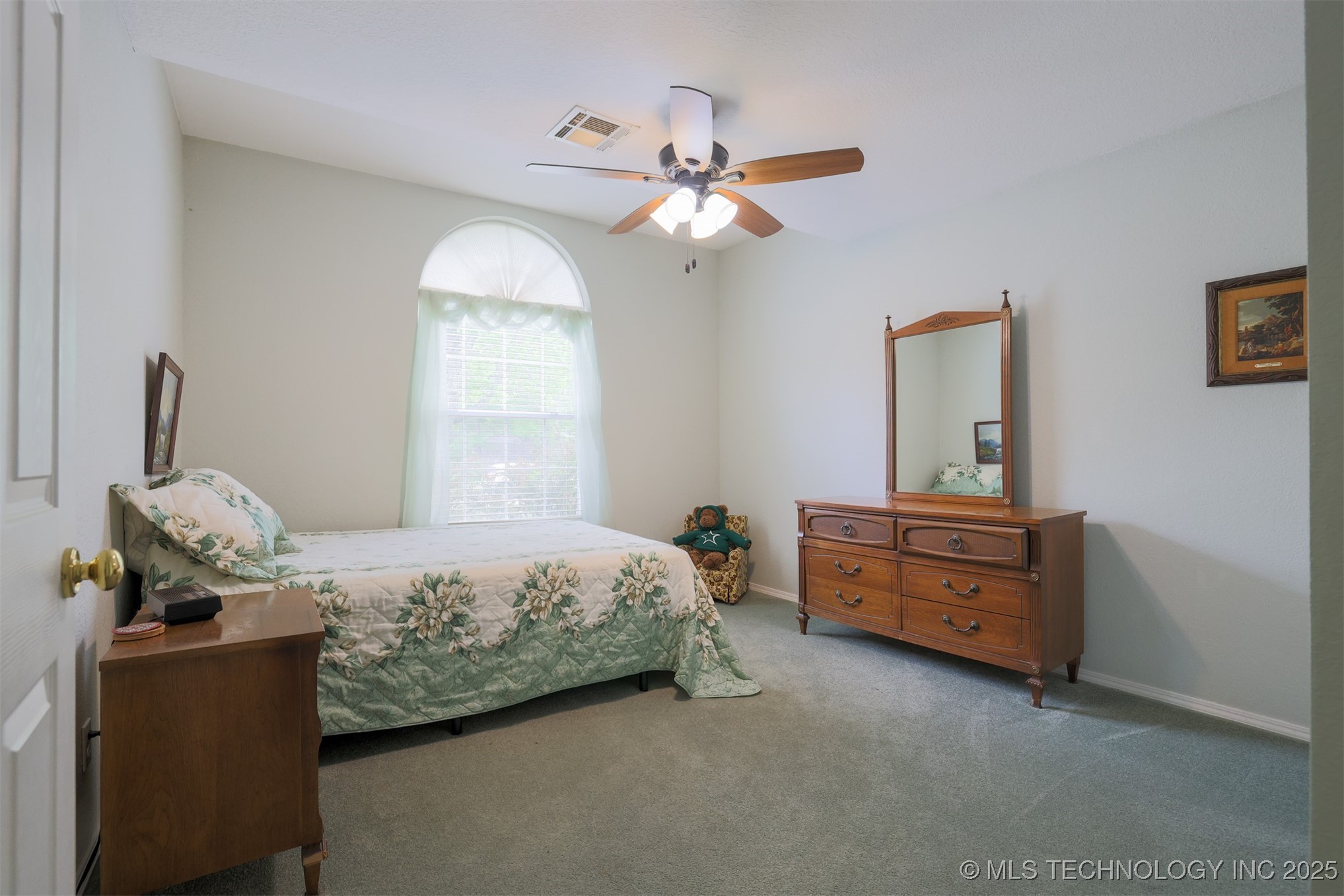 2403 S Maywood Drive Property Photo 18