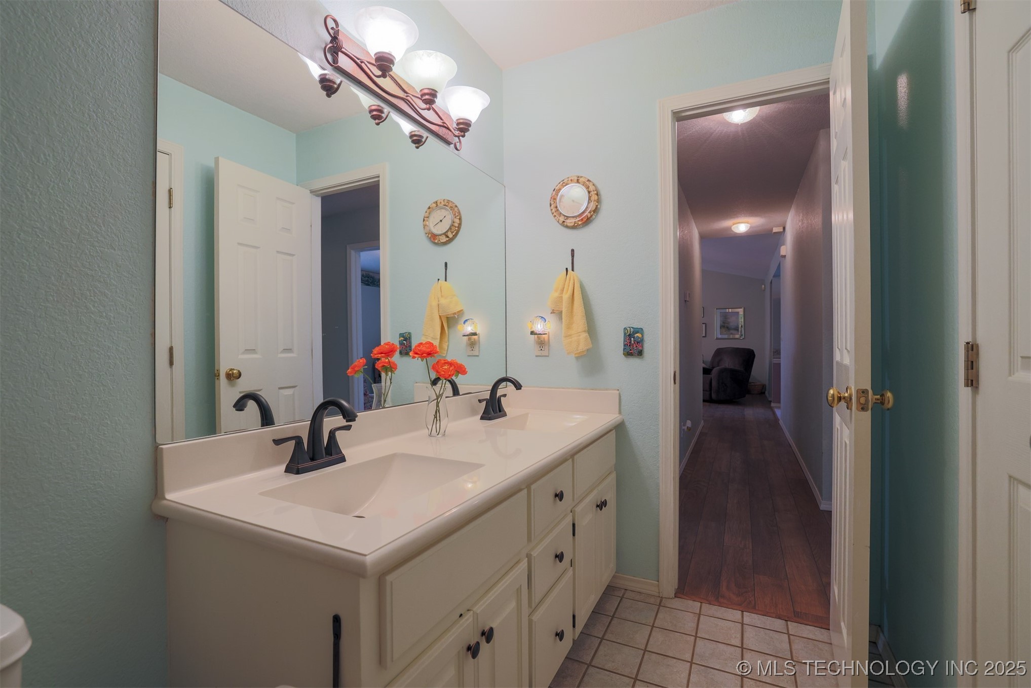 2403 S Maywood Drive Property Photo 21