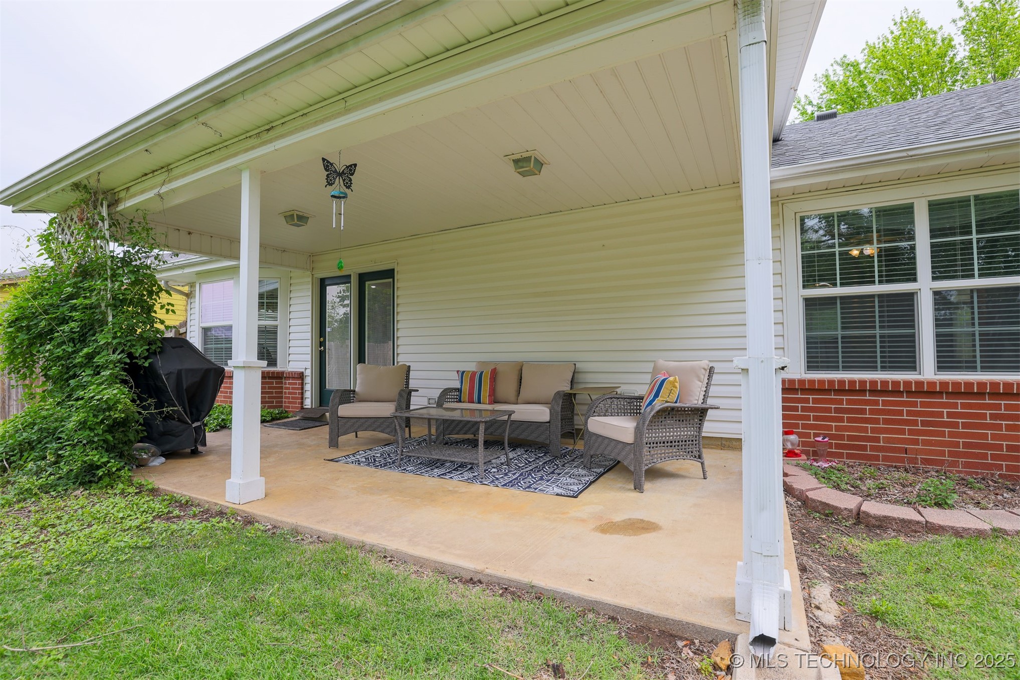 2403 S Maywood Drive Property Photo 23
