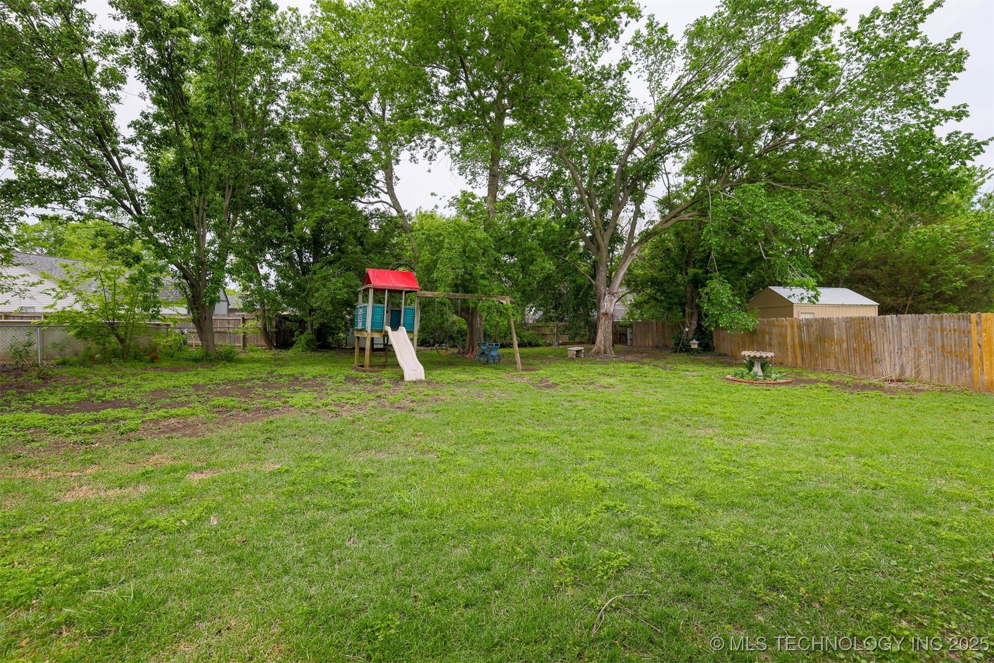 2403 S Maywood Drive Property Photo 24