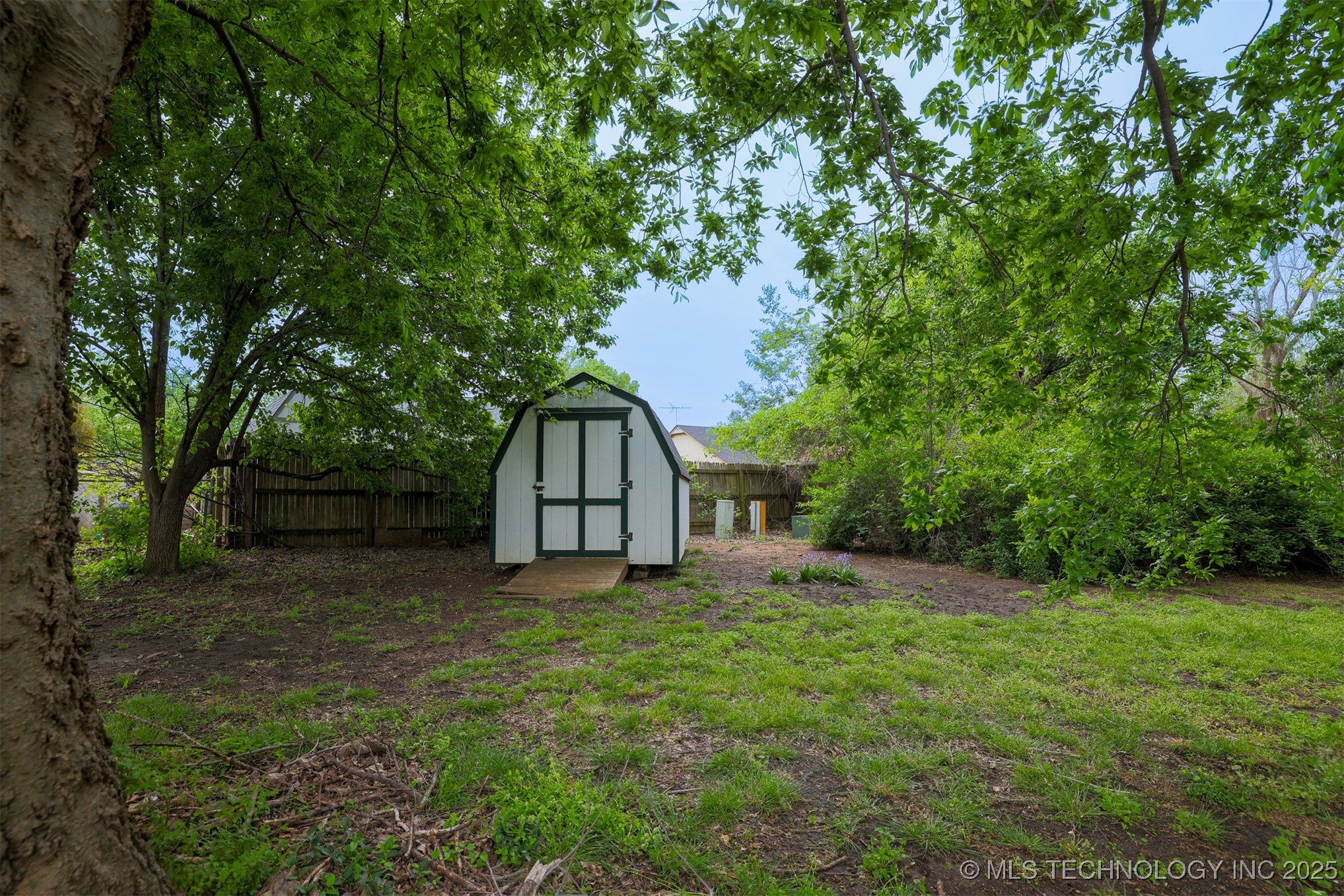 2403 S Maywood Drive Property Photo 26