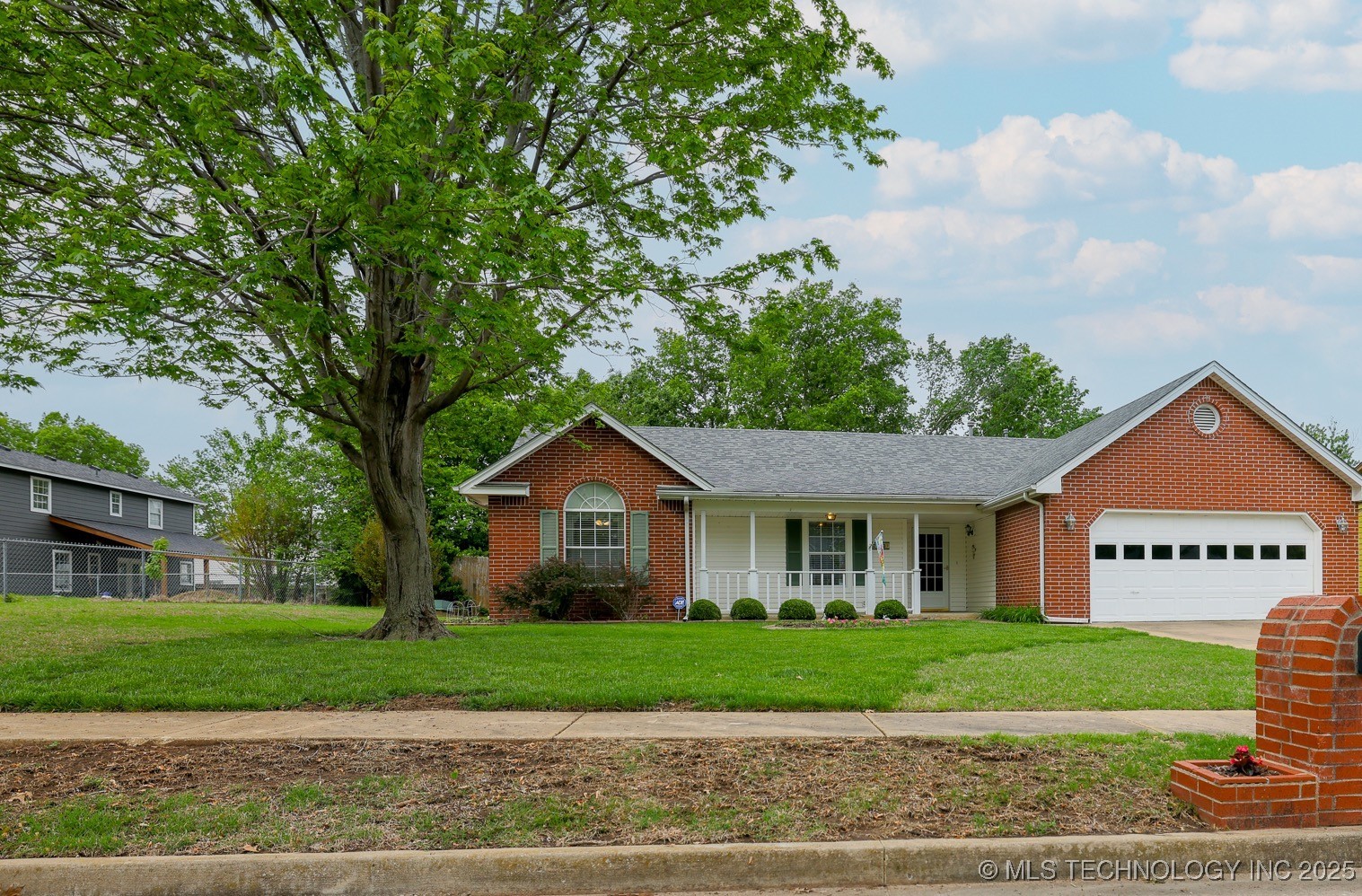 2403 S Maywood Drive Property Photo 27