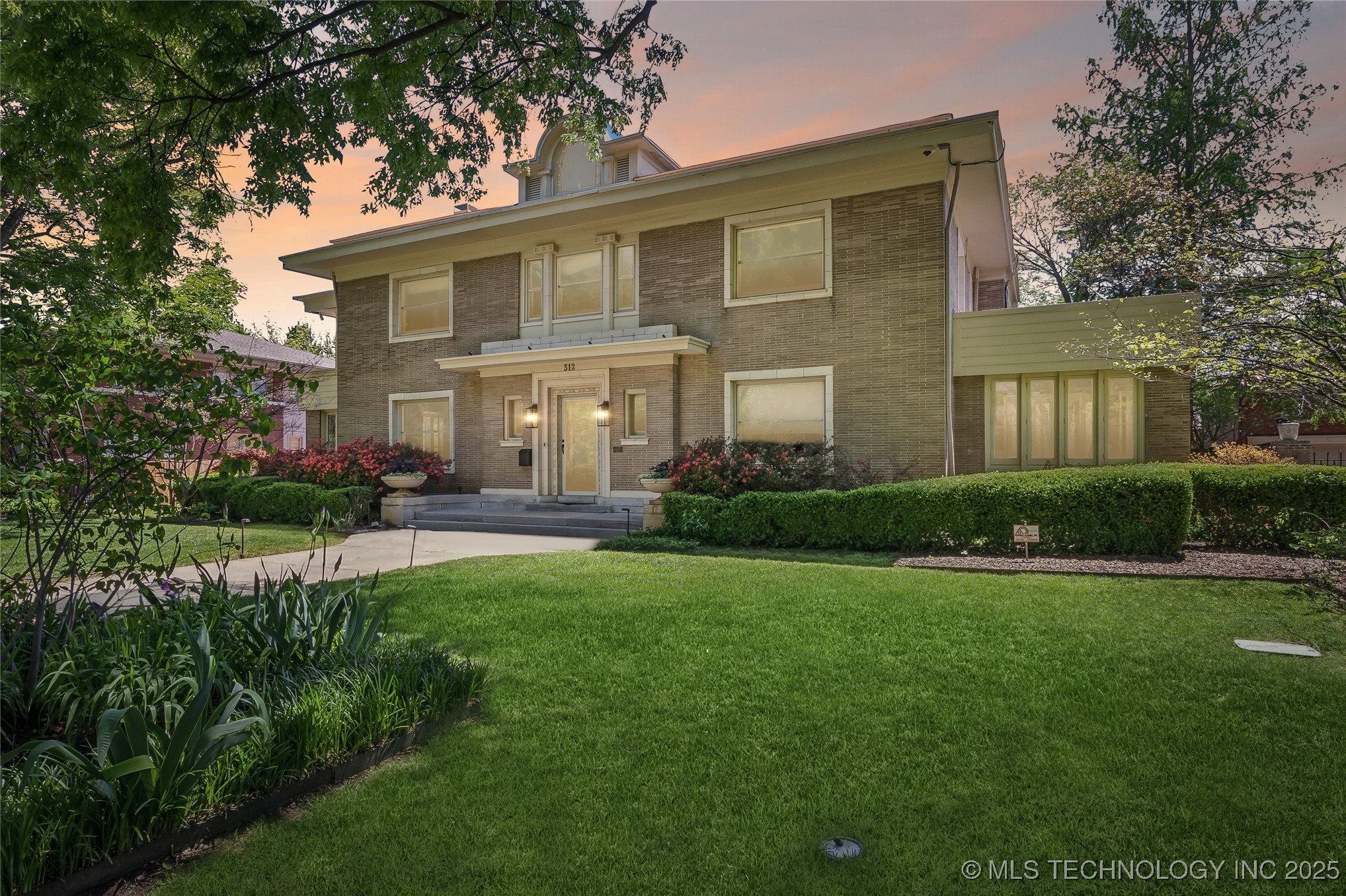 312 E 19th Street Property Photo