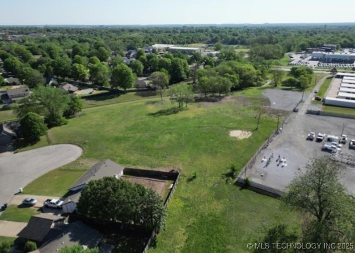 S Memorial Drive Property Photo 26