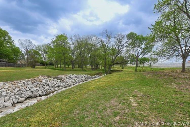 S Memorial Drive Property Photo 29