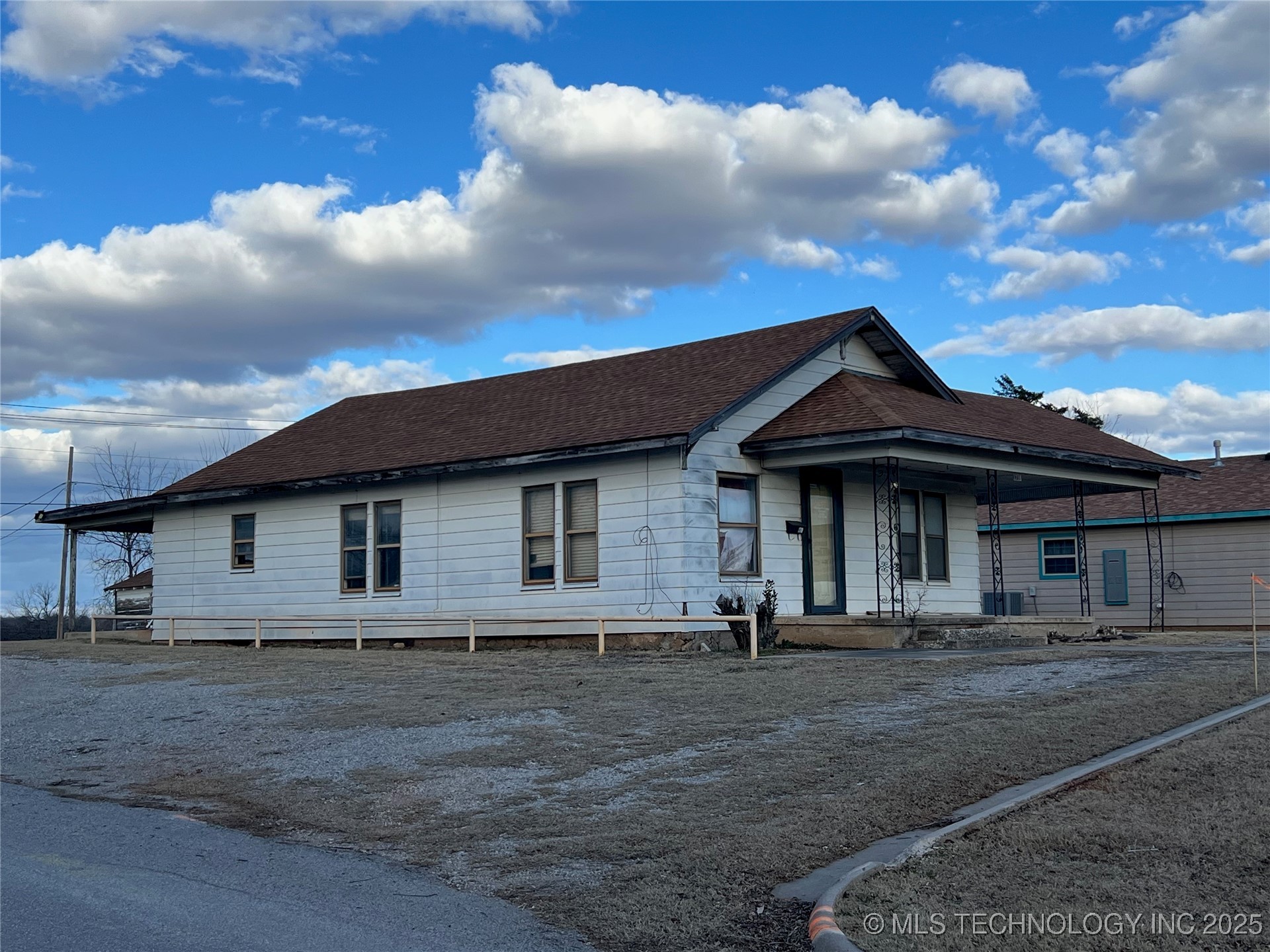 1718 W Broadway Avenue Property Photo