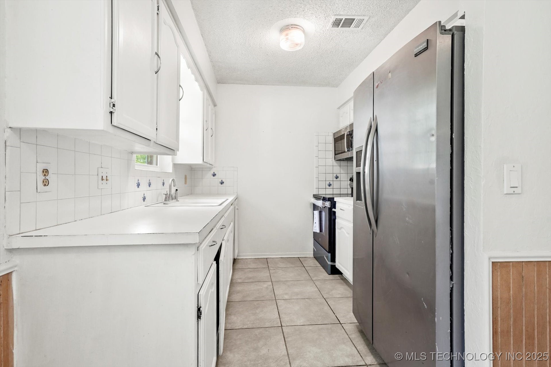 12602 E 19th Street Property Photo 8