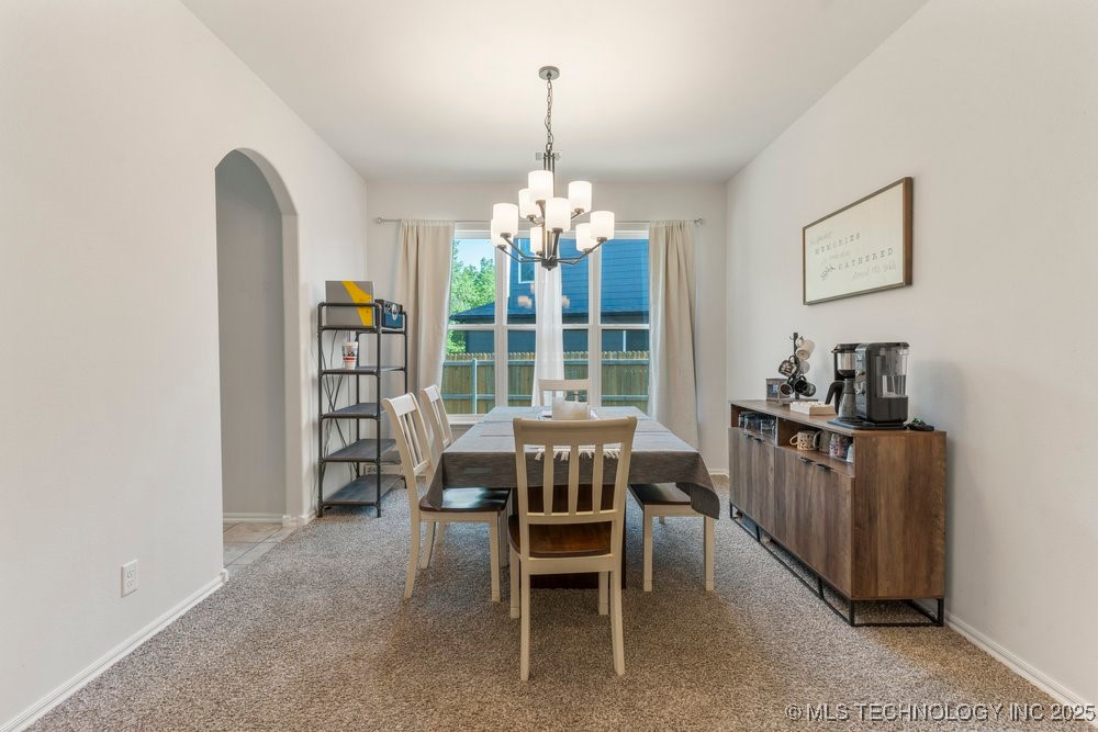 7305 S Walnut Avenue Property Photo 6