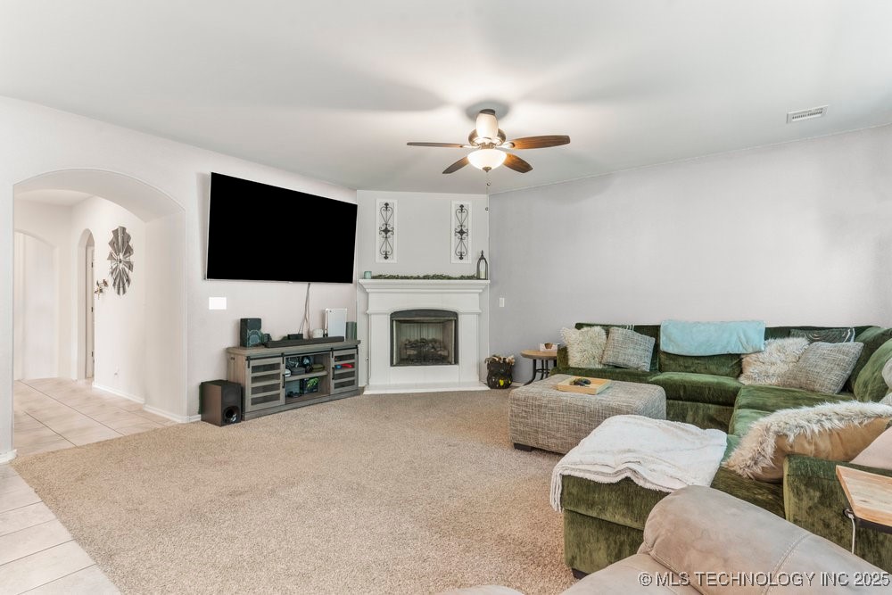 7305 S Walnut Avenue Property Photo 8
