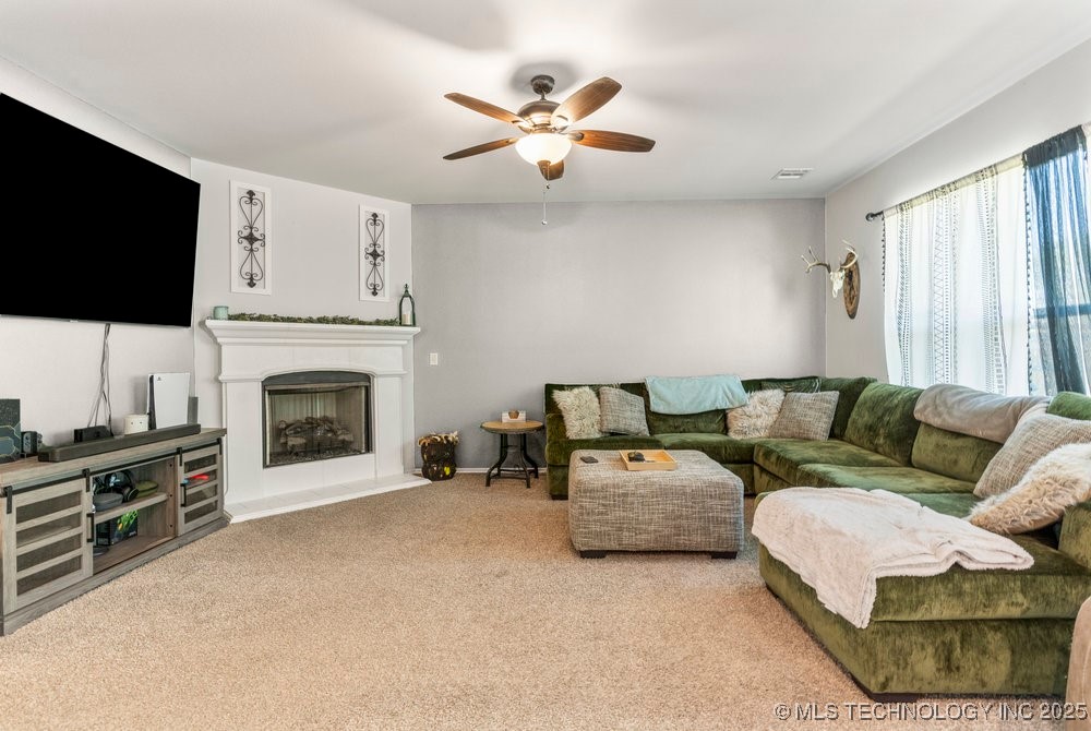 7305 S Walnut Avenue Property Photo 9