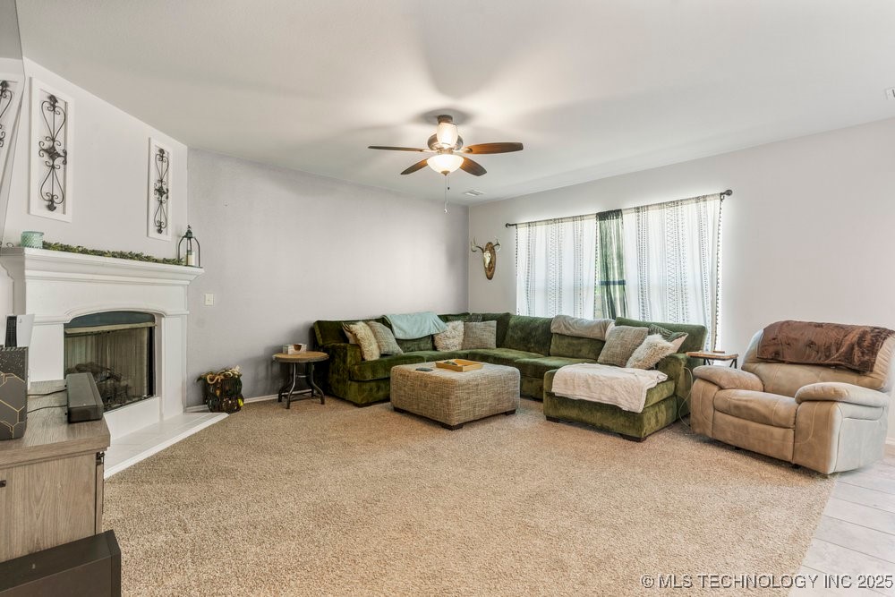 7305 S Walnut Avenue Property Photo 10