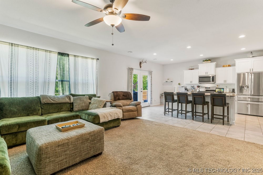 7305 S Walnut Avenue Property Photo 11