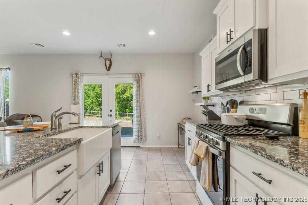 7305 S Walnut Avenue Property Photo 13