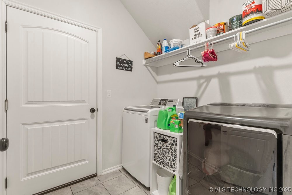 7305 S Walnut Avenue Property Photo 25