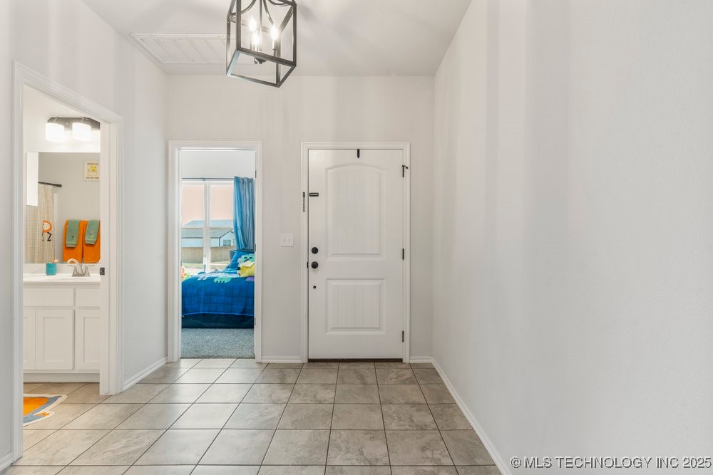 7305 S Walnut Avenue Property Photo 34