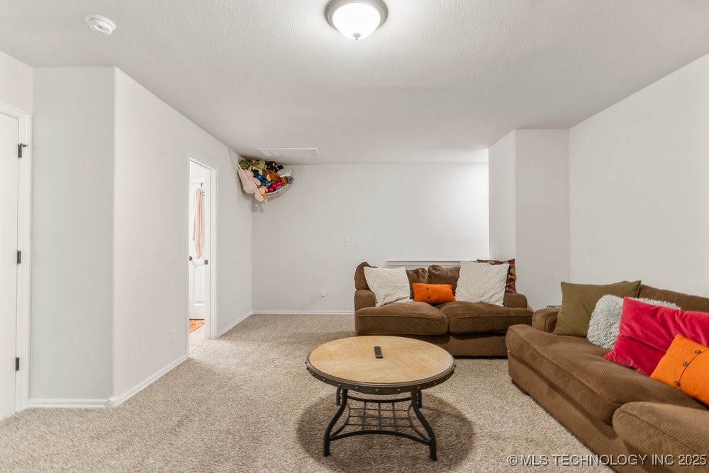 7305 S Walnut Avenue Property Photo 38