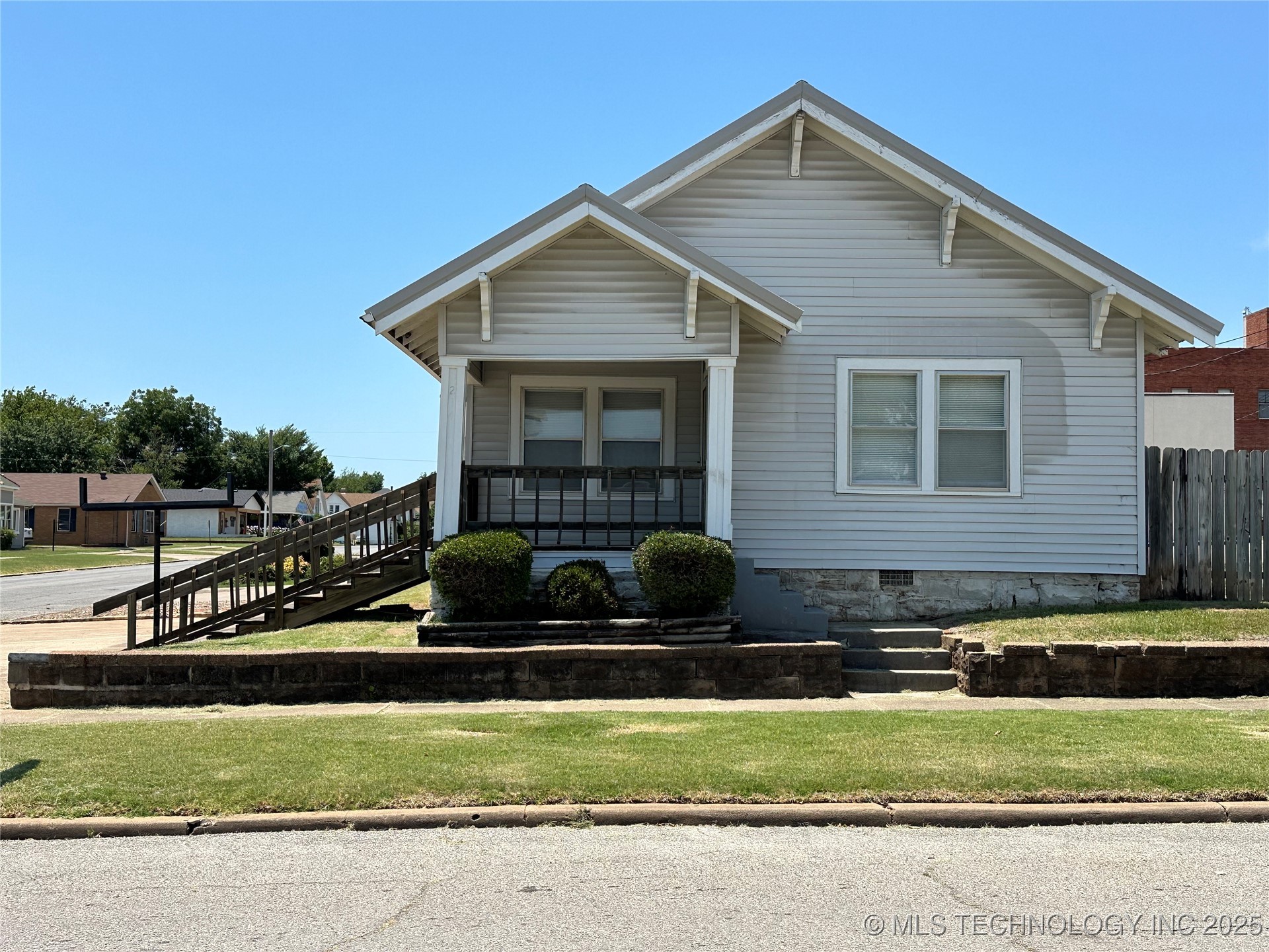 214 S Central Avenue Property Photo
