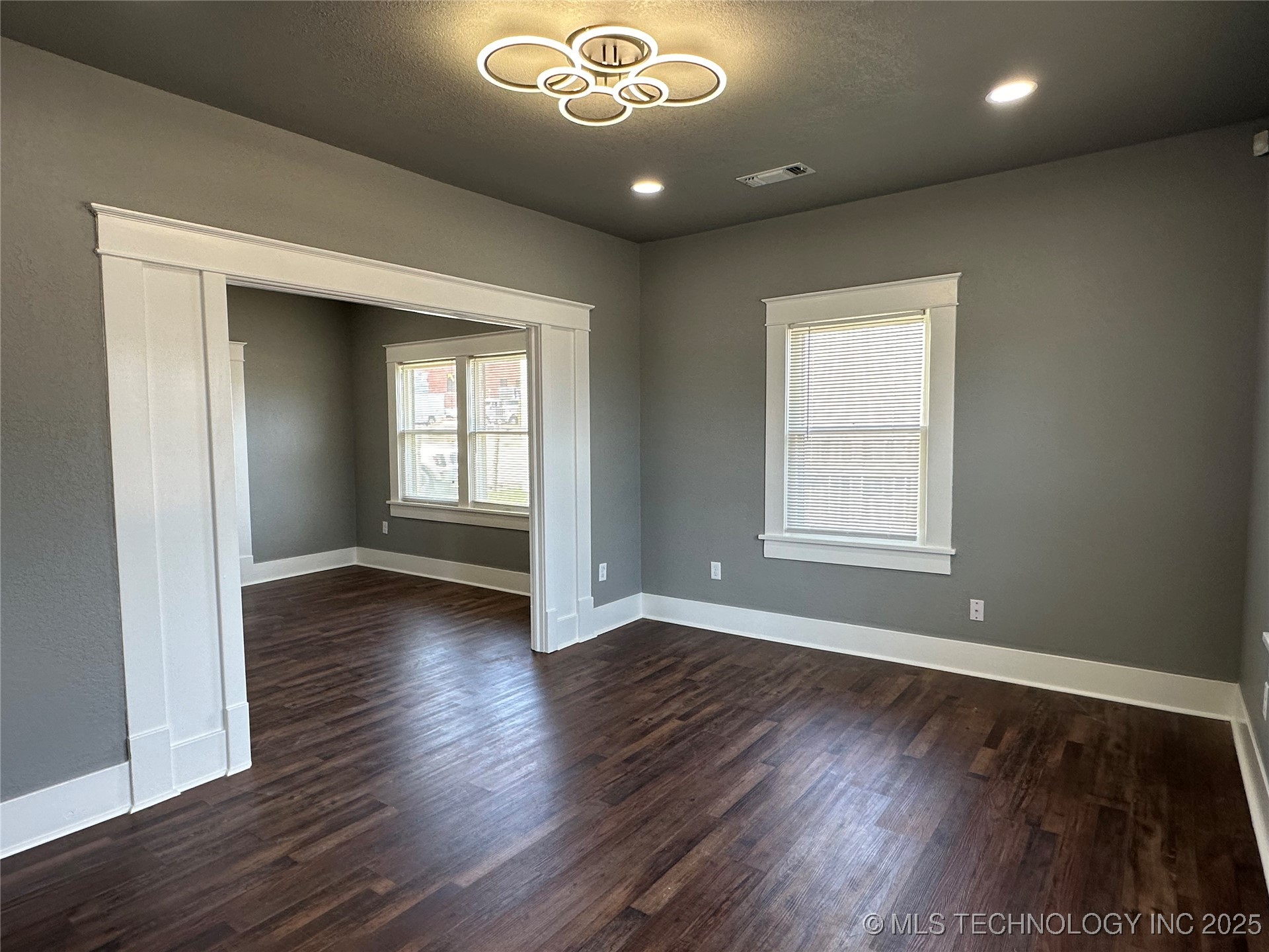 214 S Central Avenue Property Photo 3