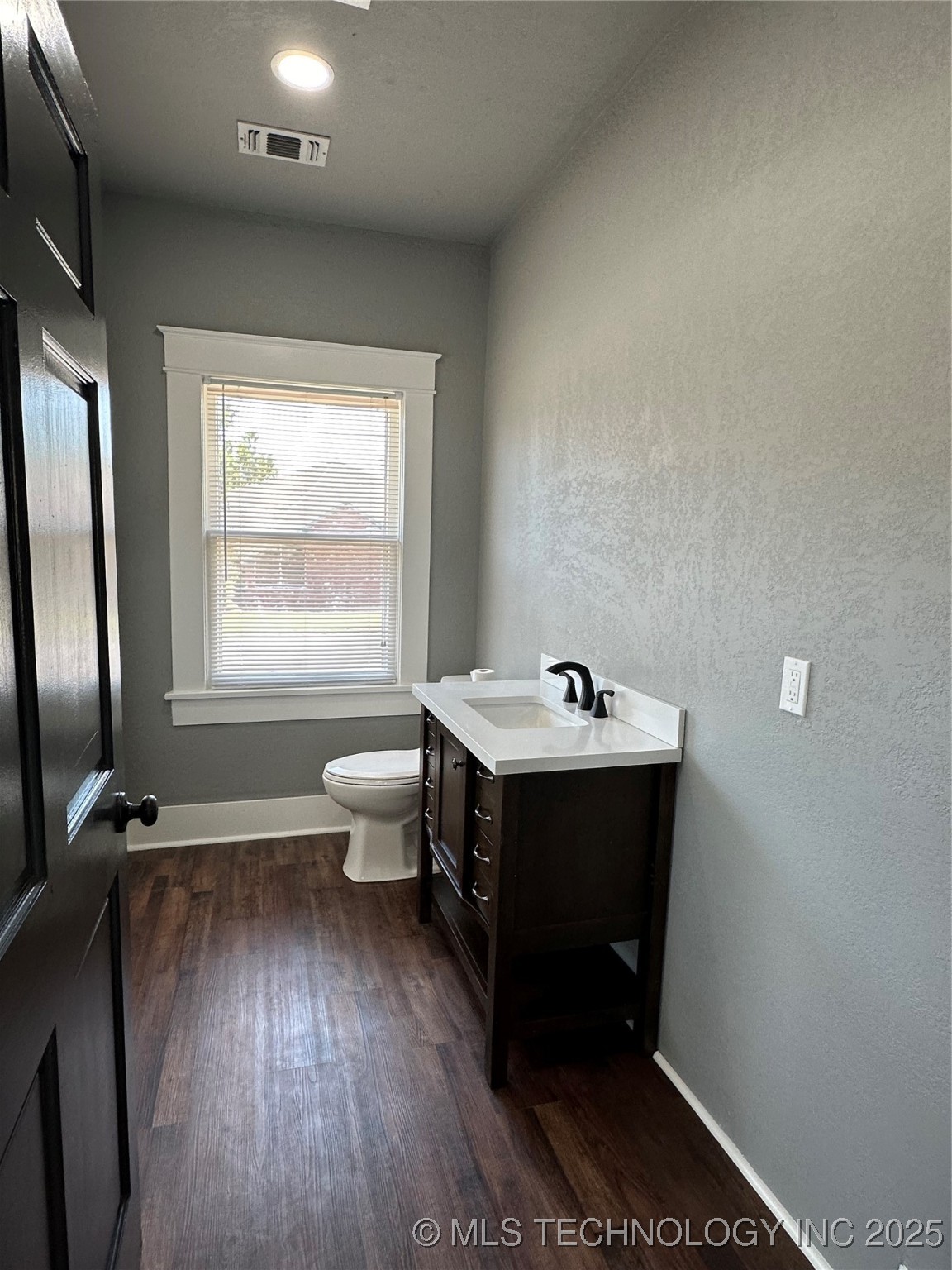 214 S Central Avenue Property Photo 5