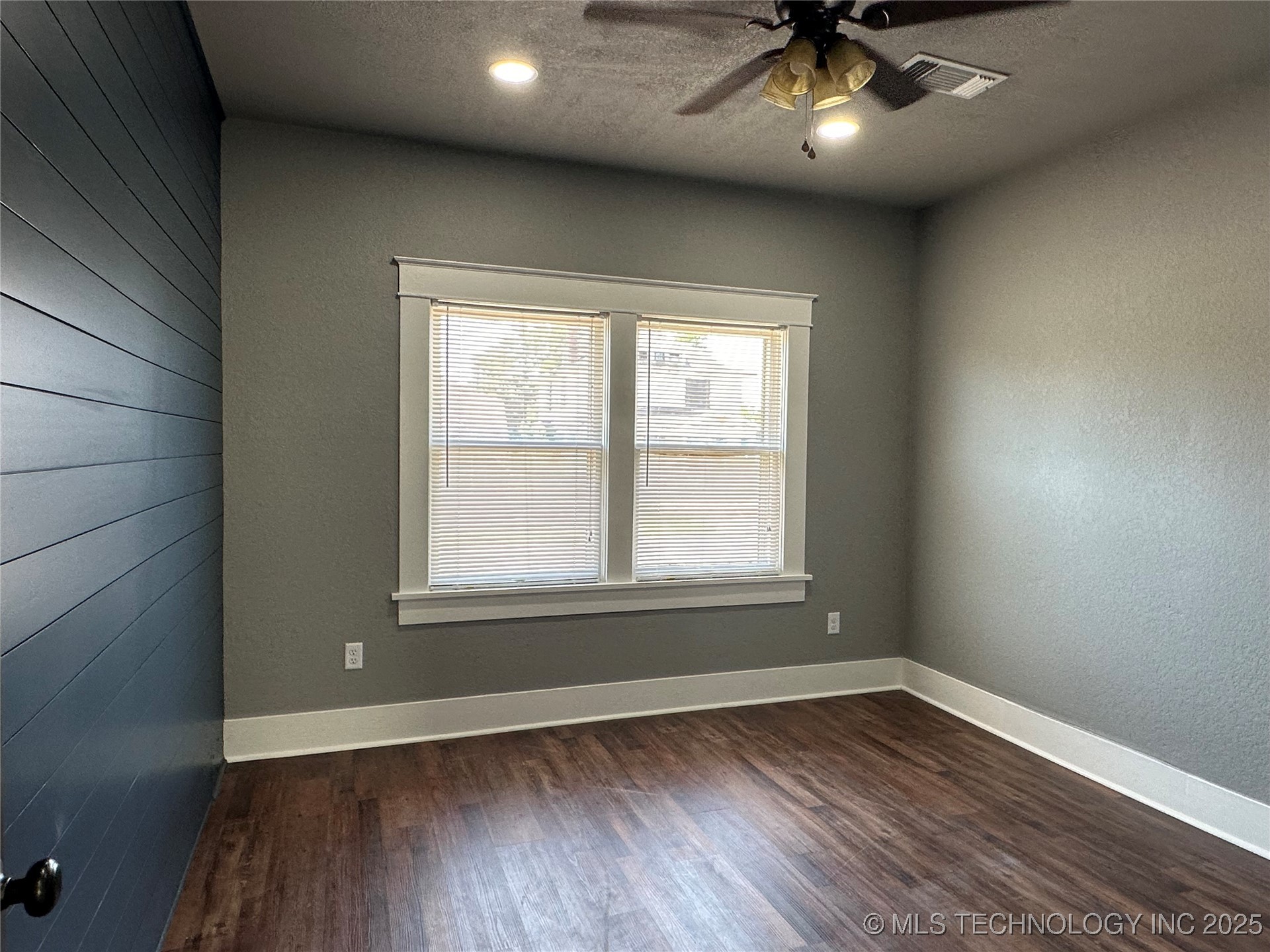 214 S Central Avenue Property Photo 6