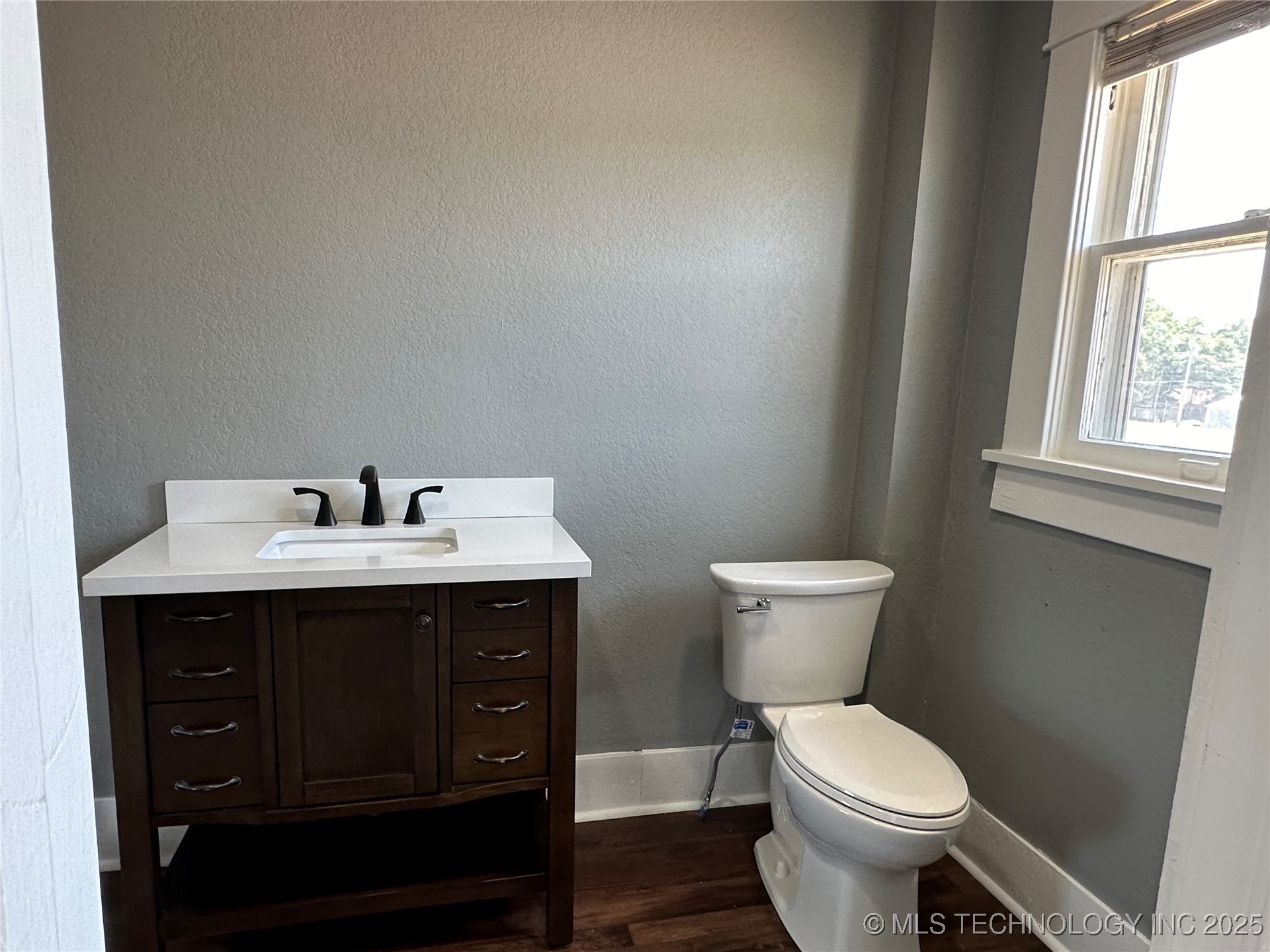 214 S Central Avenue Property Photo 8