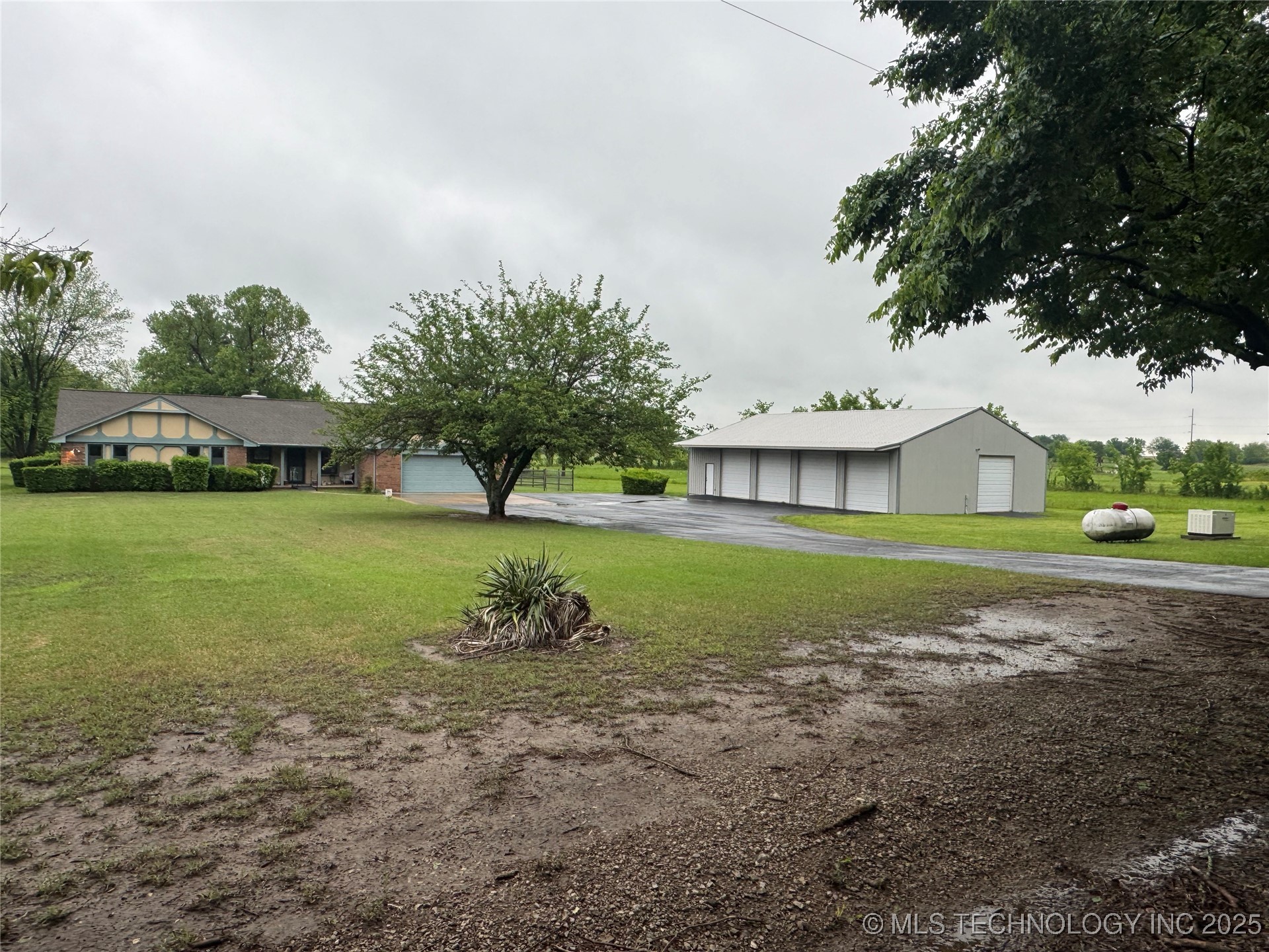1805 E 166th Street N Property Photo 1