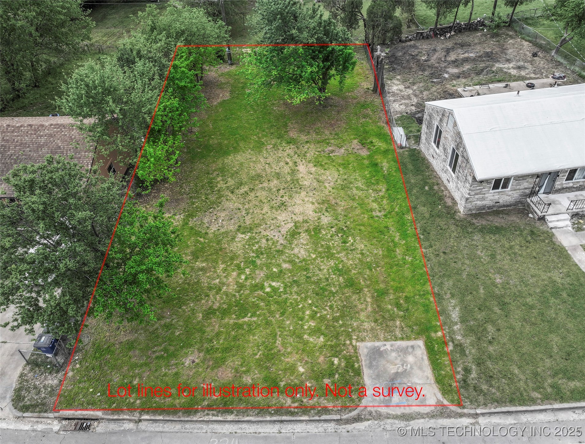 224 E 44th Street N Property Photo