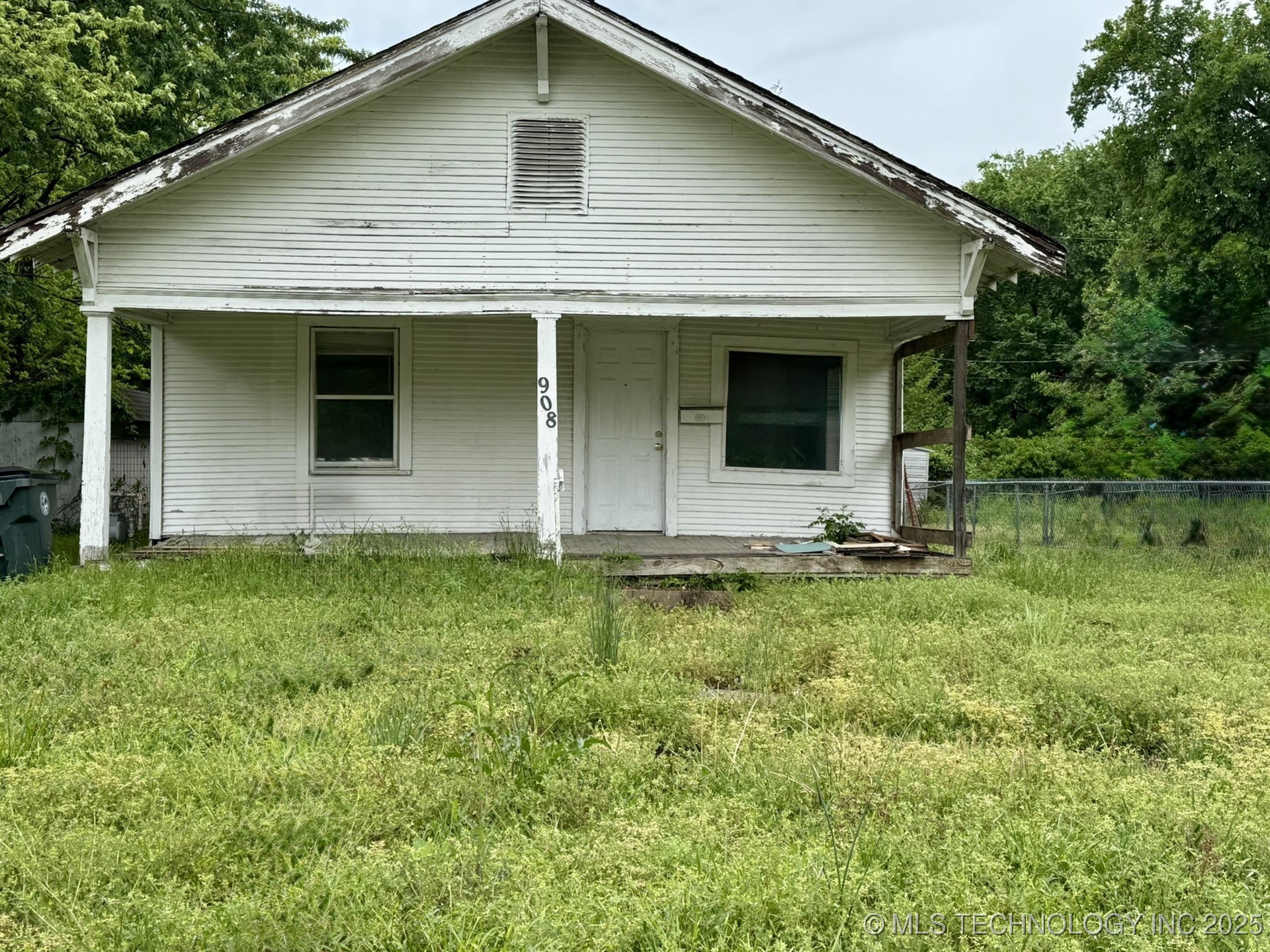 908 N Collins Street Property Photo 1