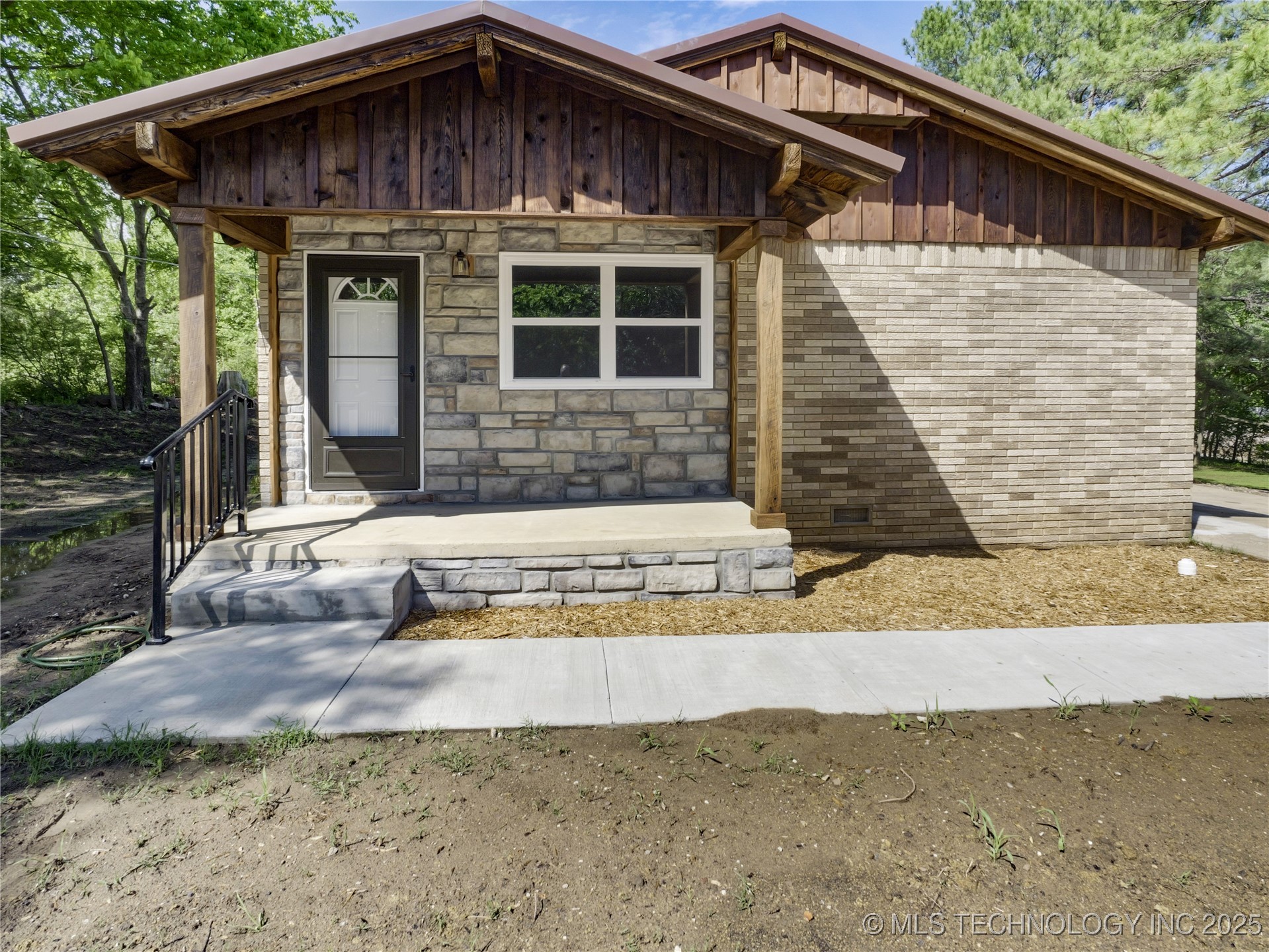 447 W 8th Property Photo