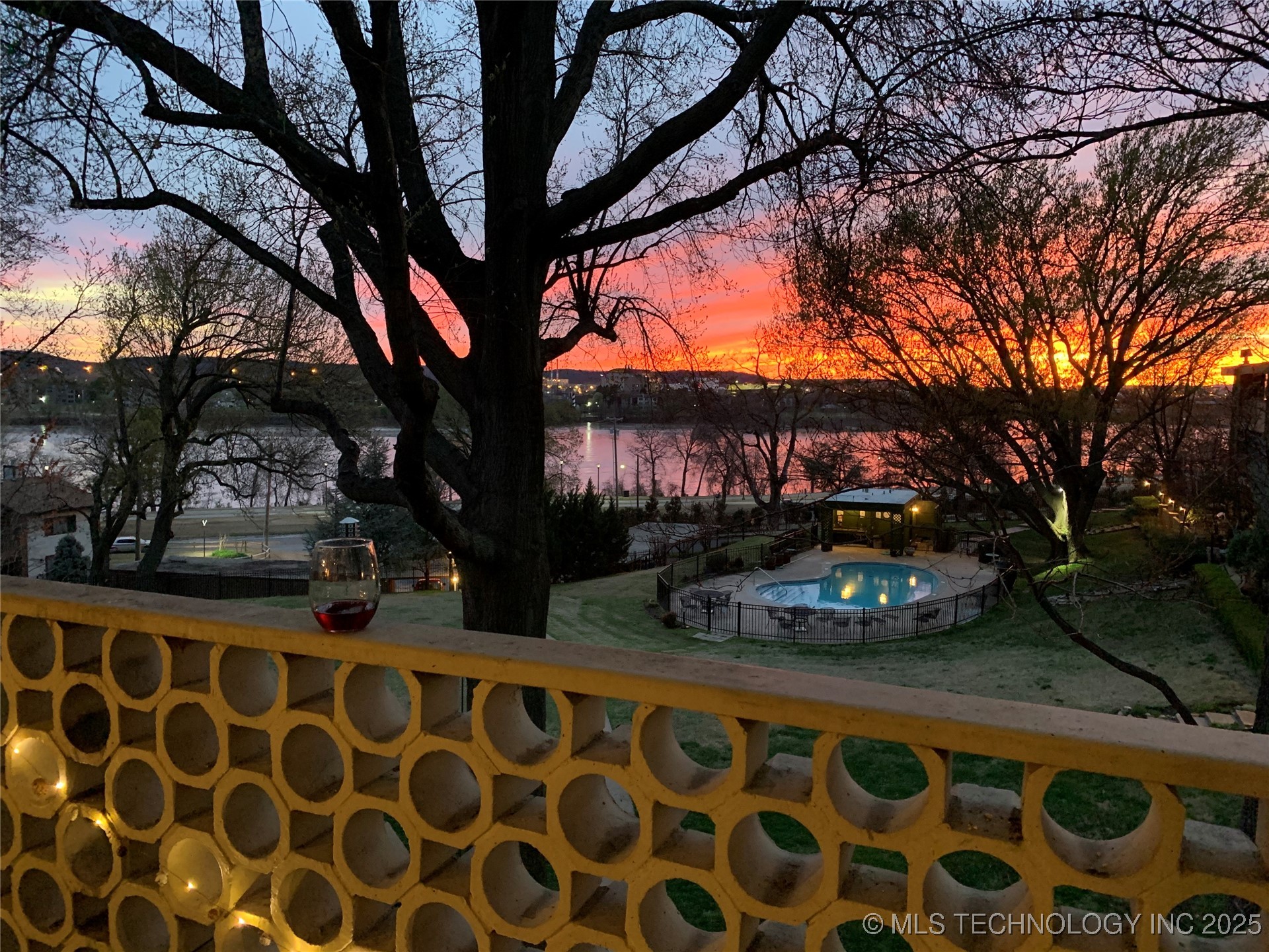 611 W 15th Street #c6 Property Photo 1