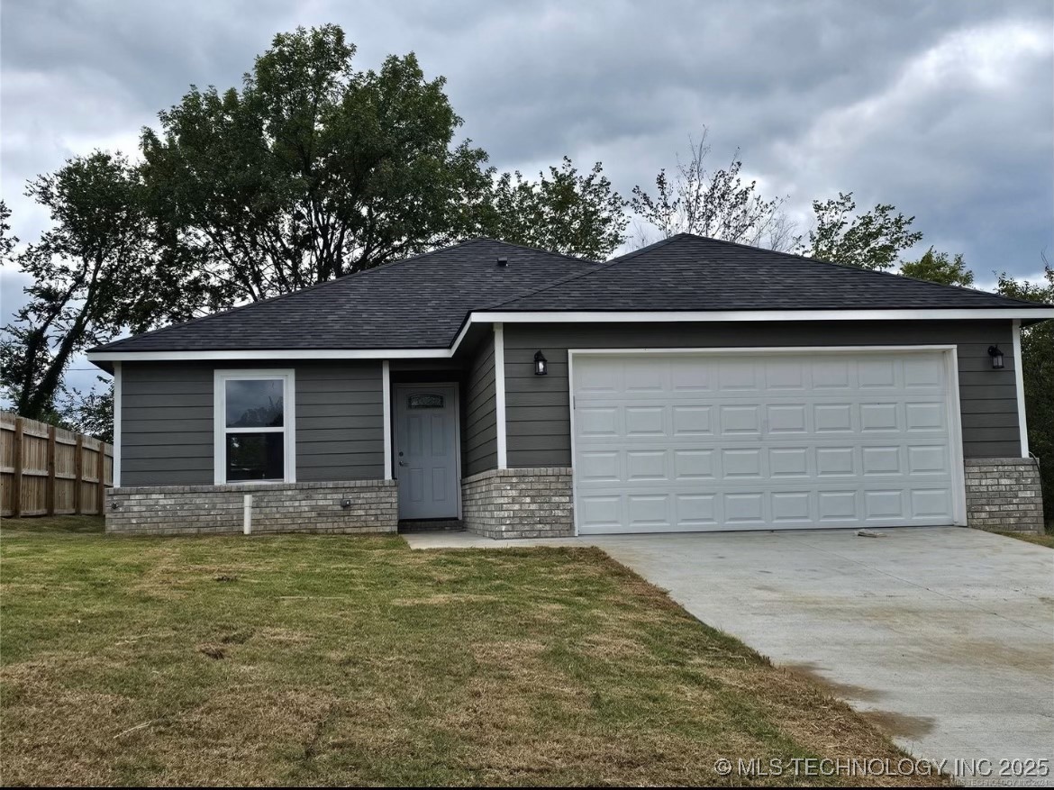 1128 E James Avenue Property Photo