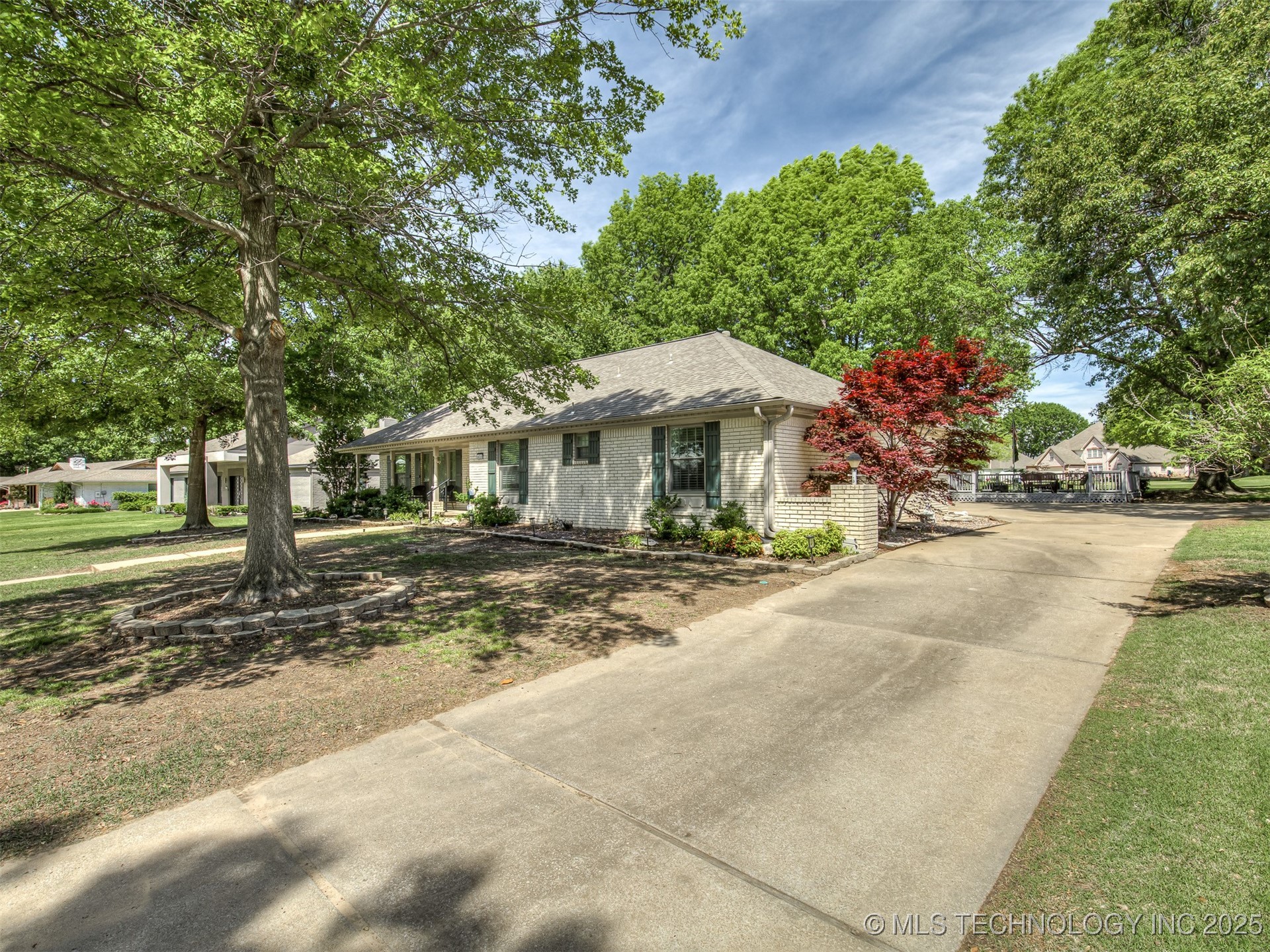 406 Fairway Drive Property Photo 1