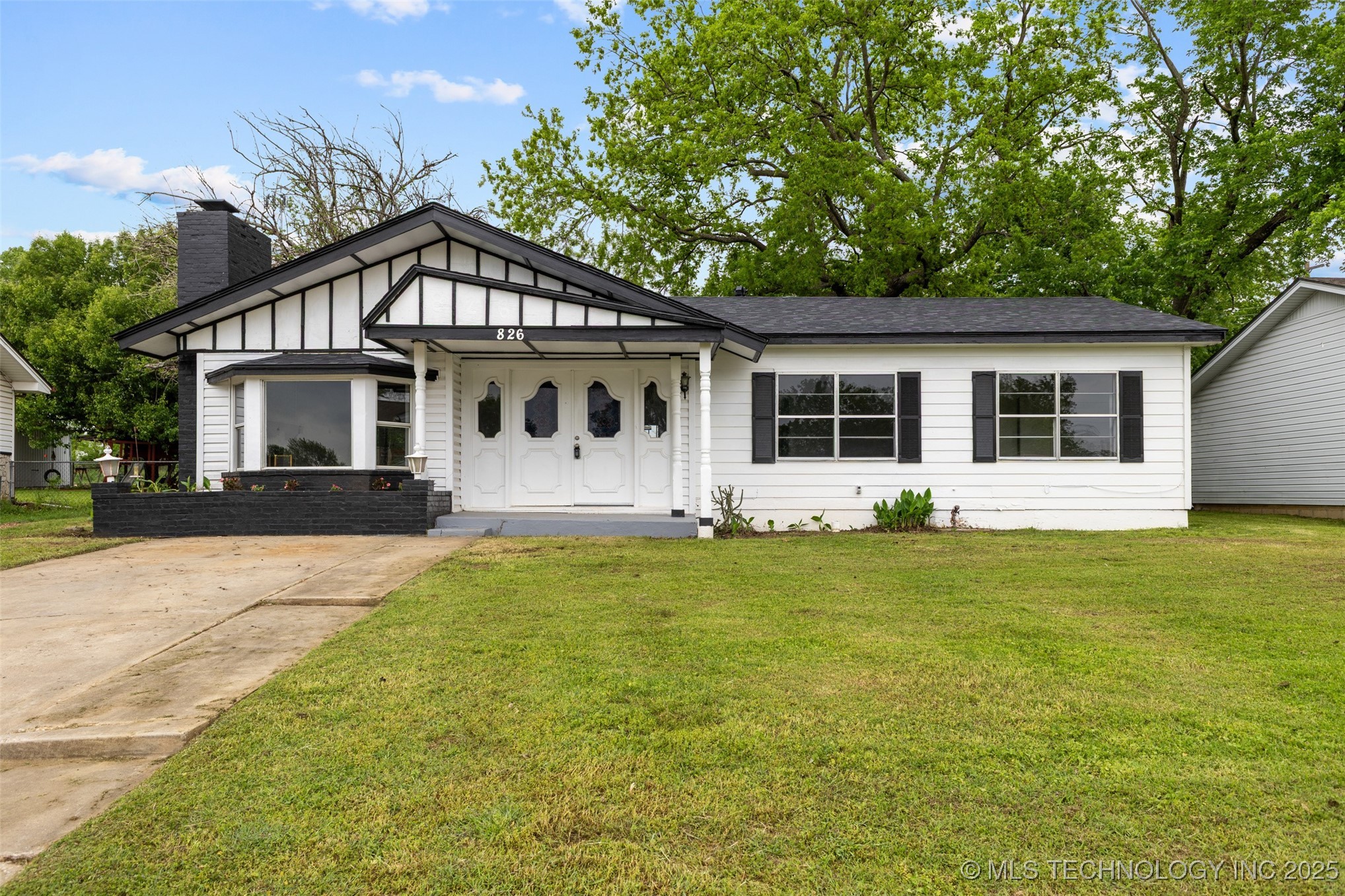 826 Charles Drive Property Photo
