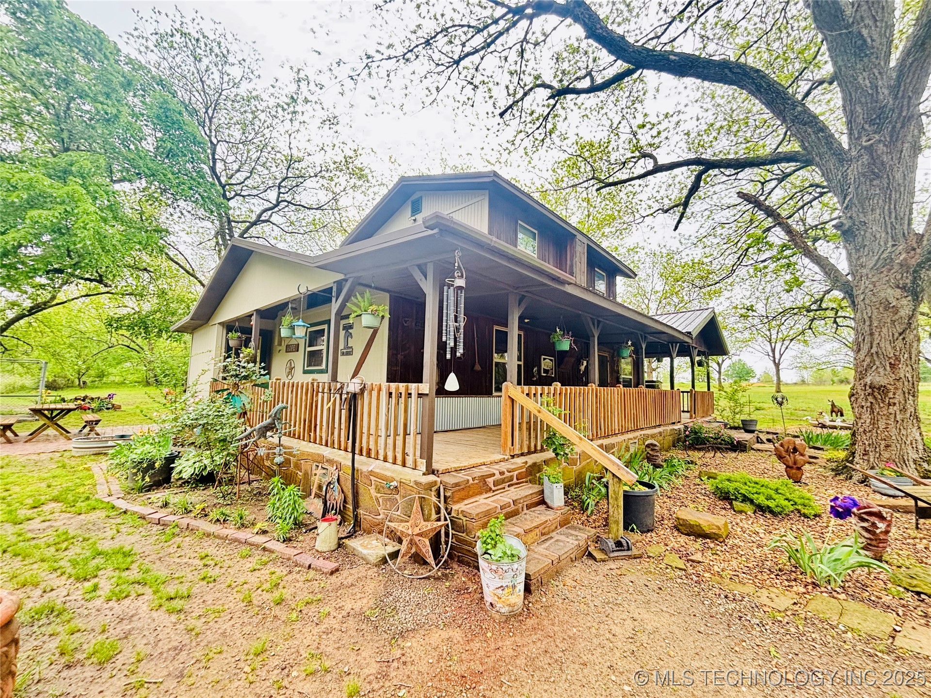 411914 E 1170 Property Photo