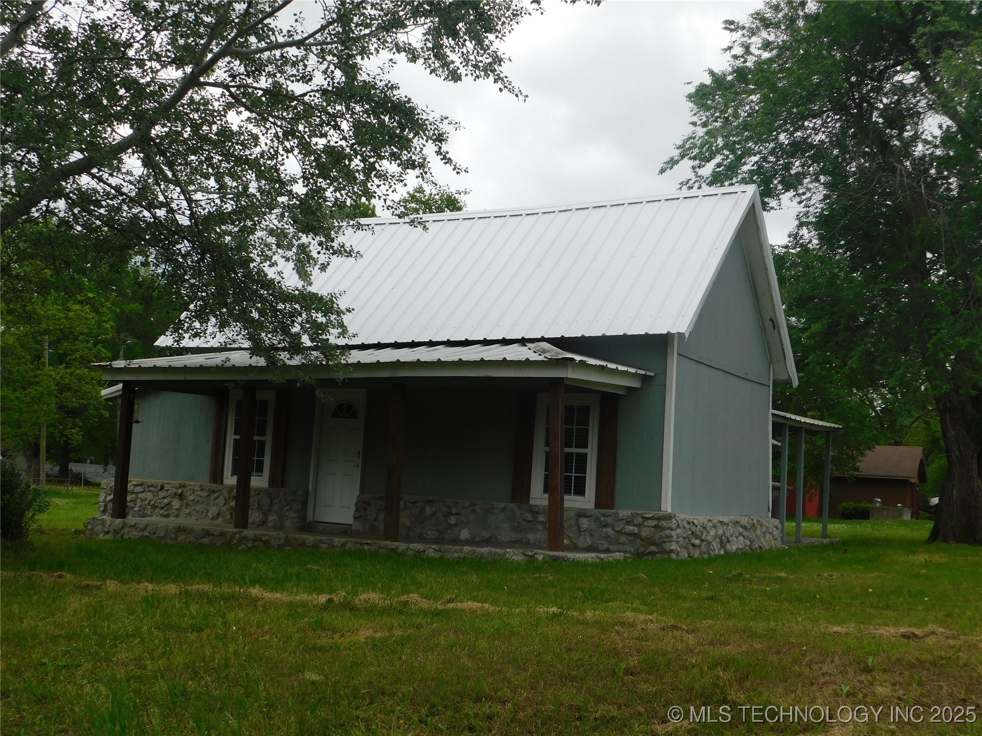122 N Davis Avenue Property Photo