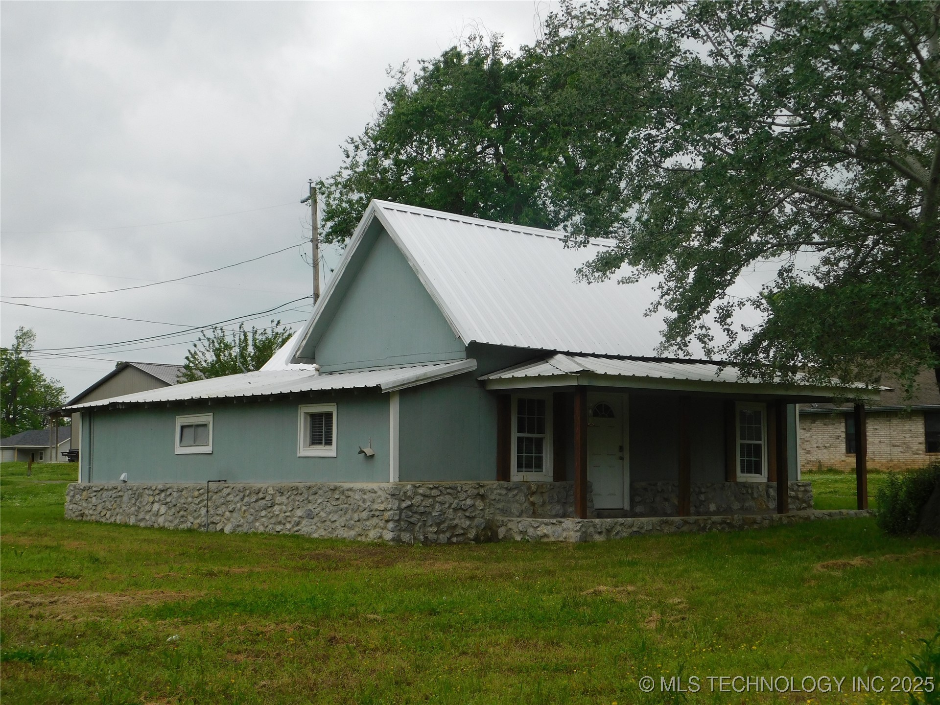 122 N Davis Avenue Property Photo 2