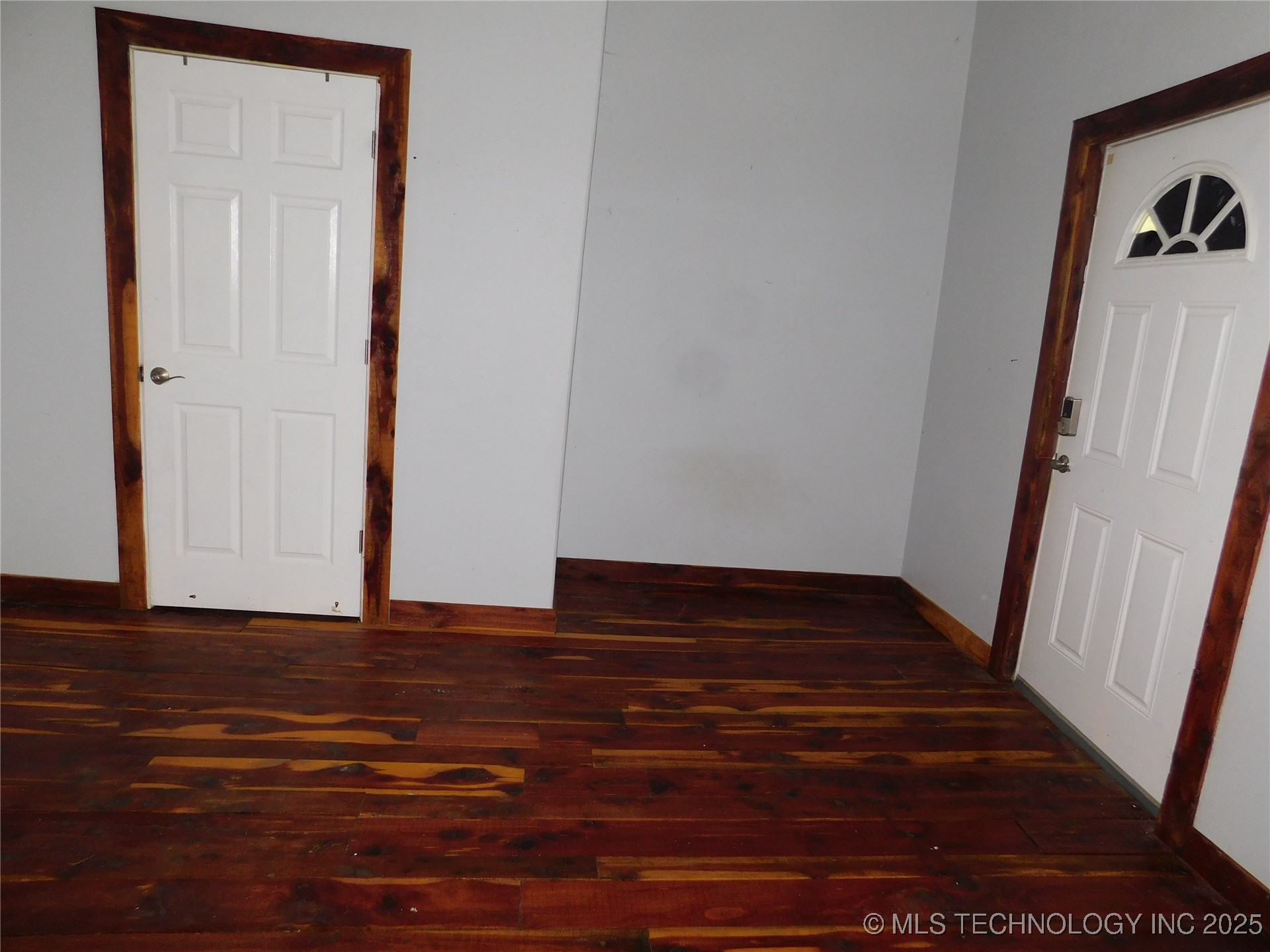 122 N Davis Avenue Property Photo 6