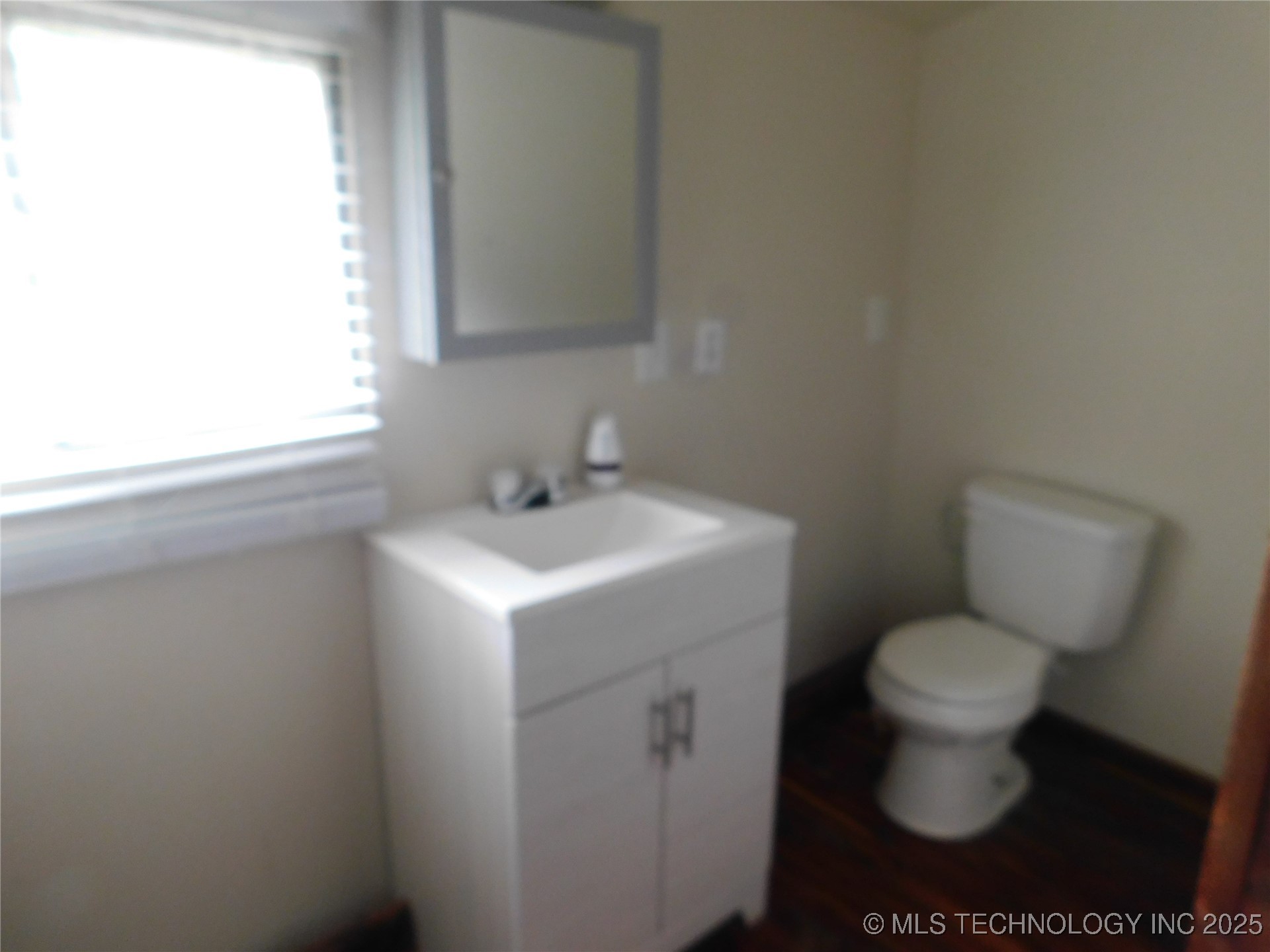122 N Davis Avenue Property Photo 7
