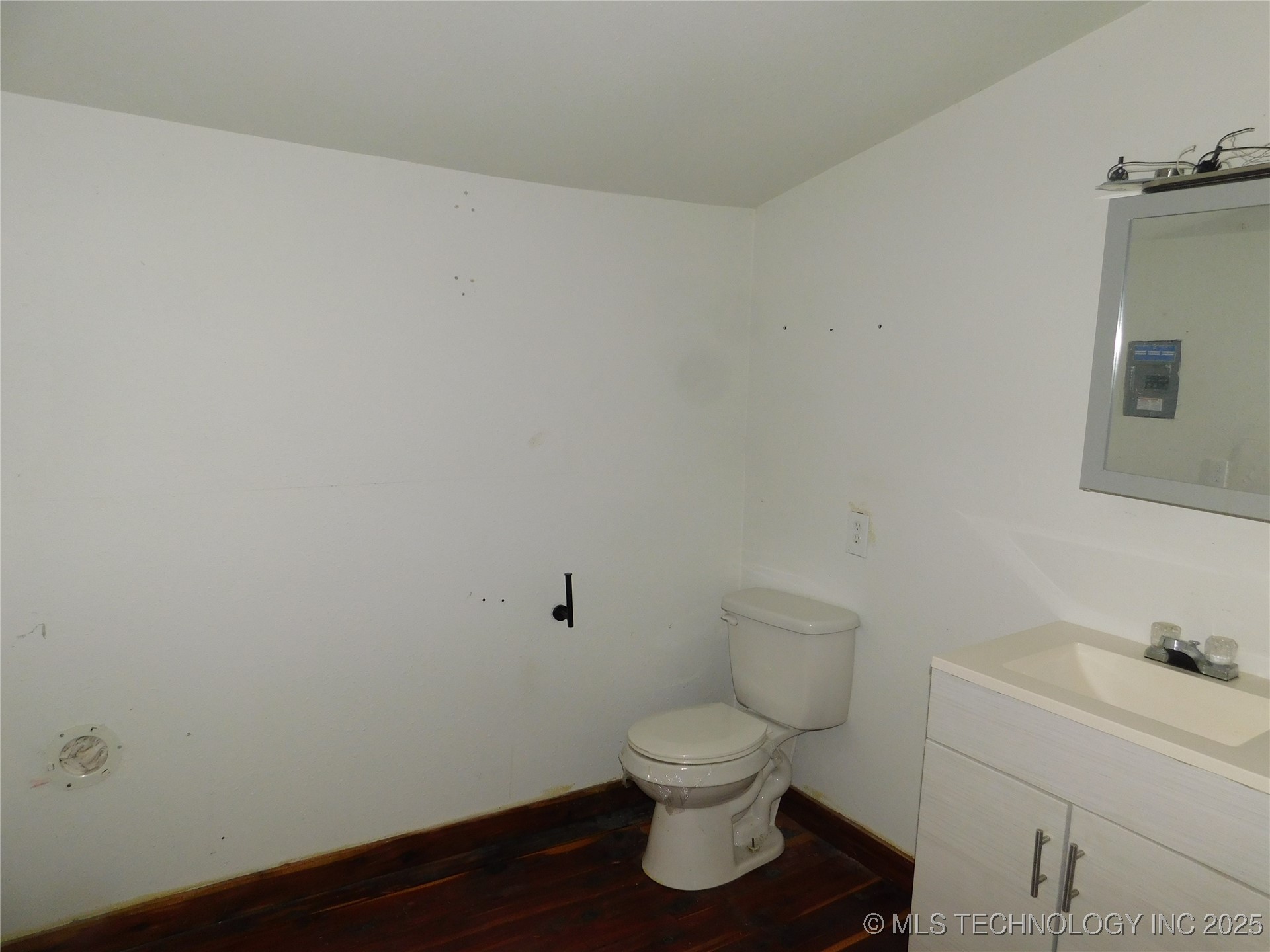 122 N Davis Avenue Property Photo 10