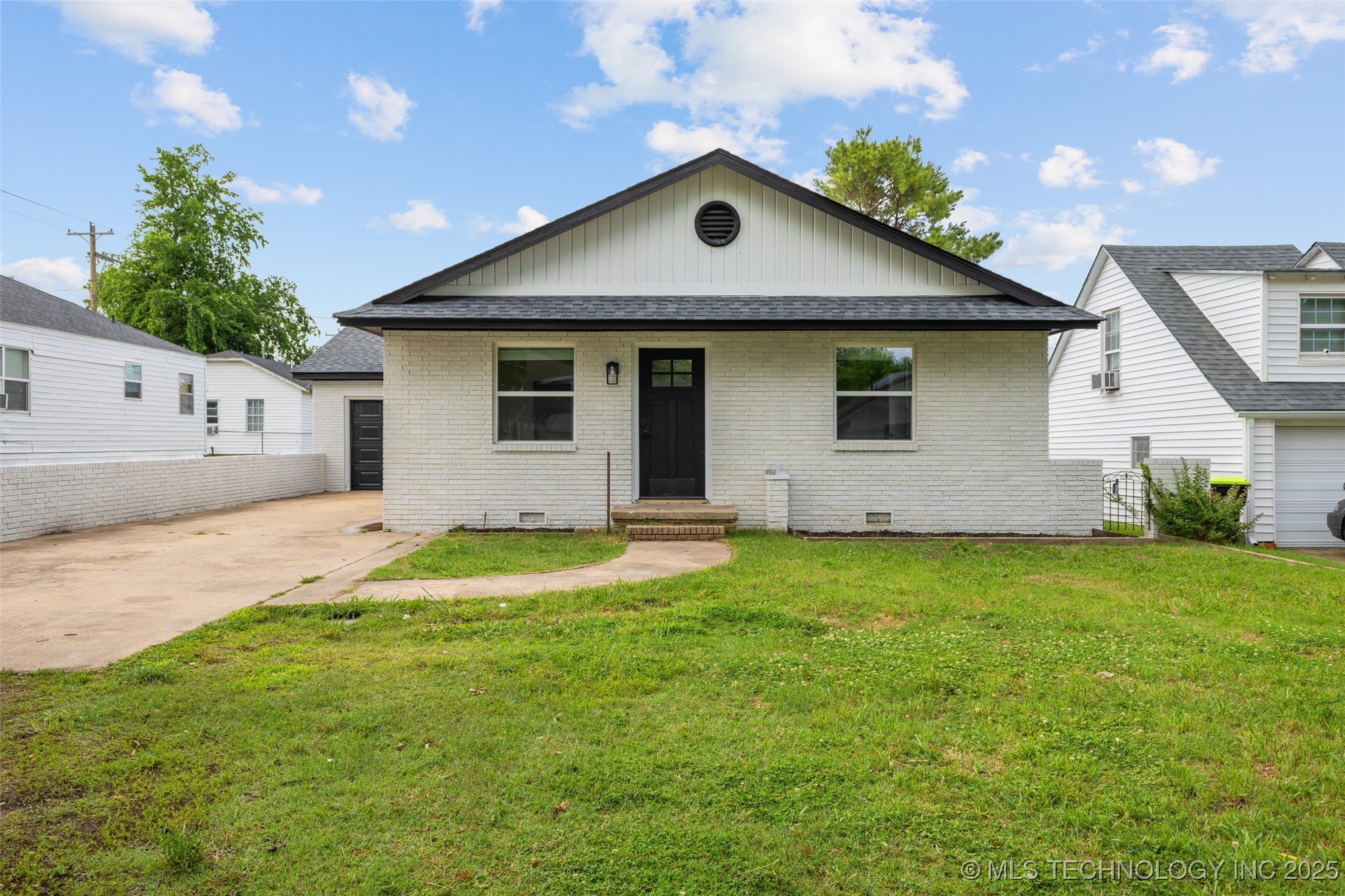 524 W 18th Property Photo 1