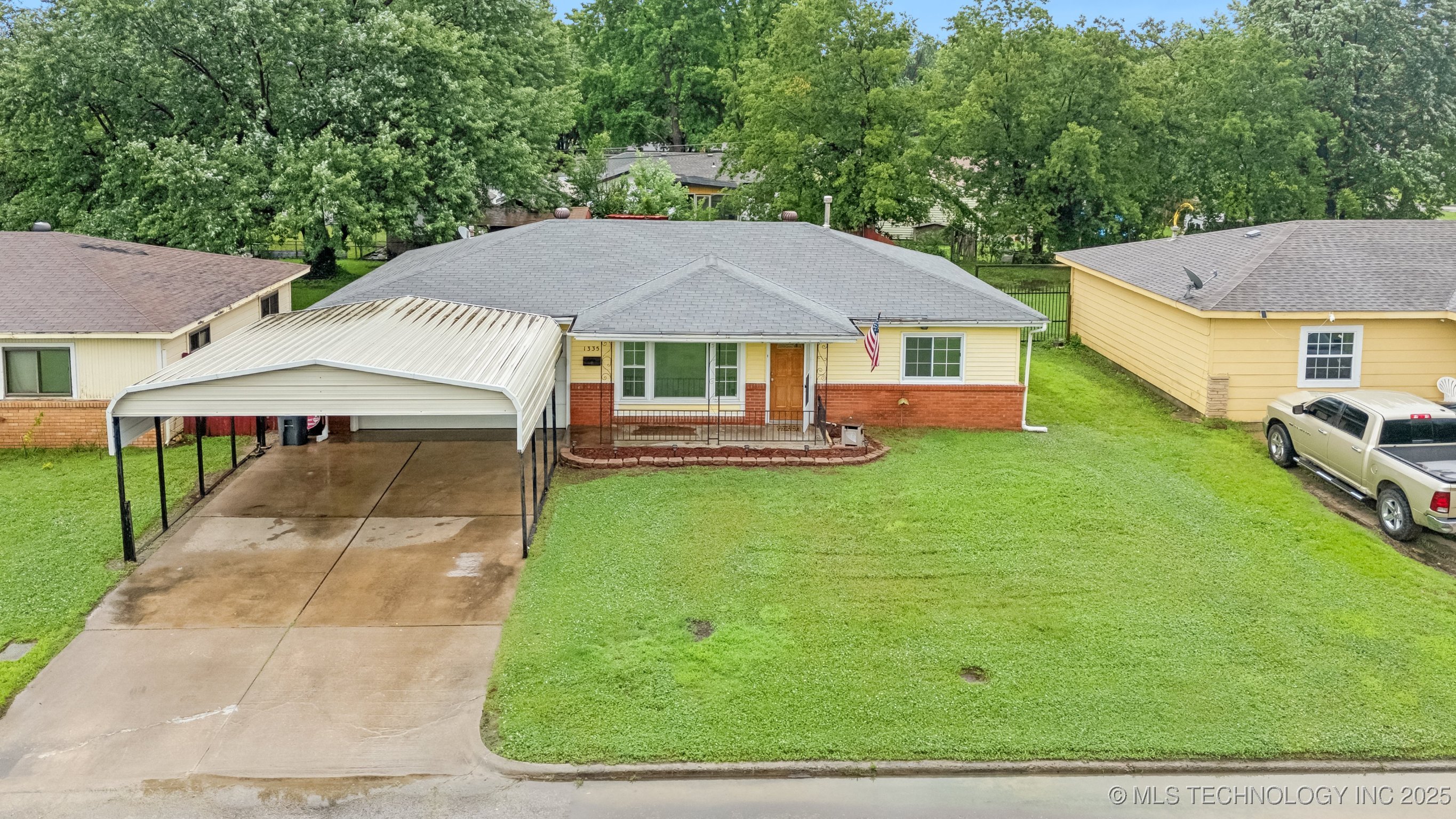 1335 N 76th East Avenue