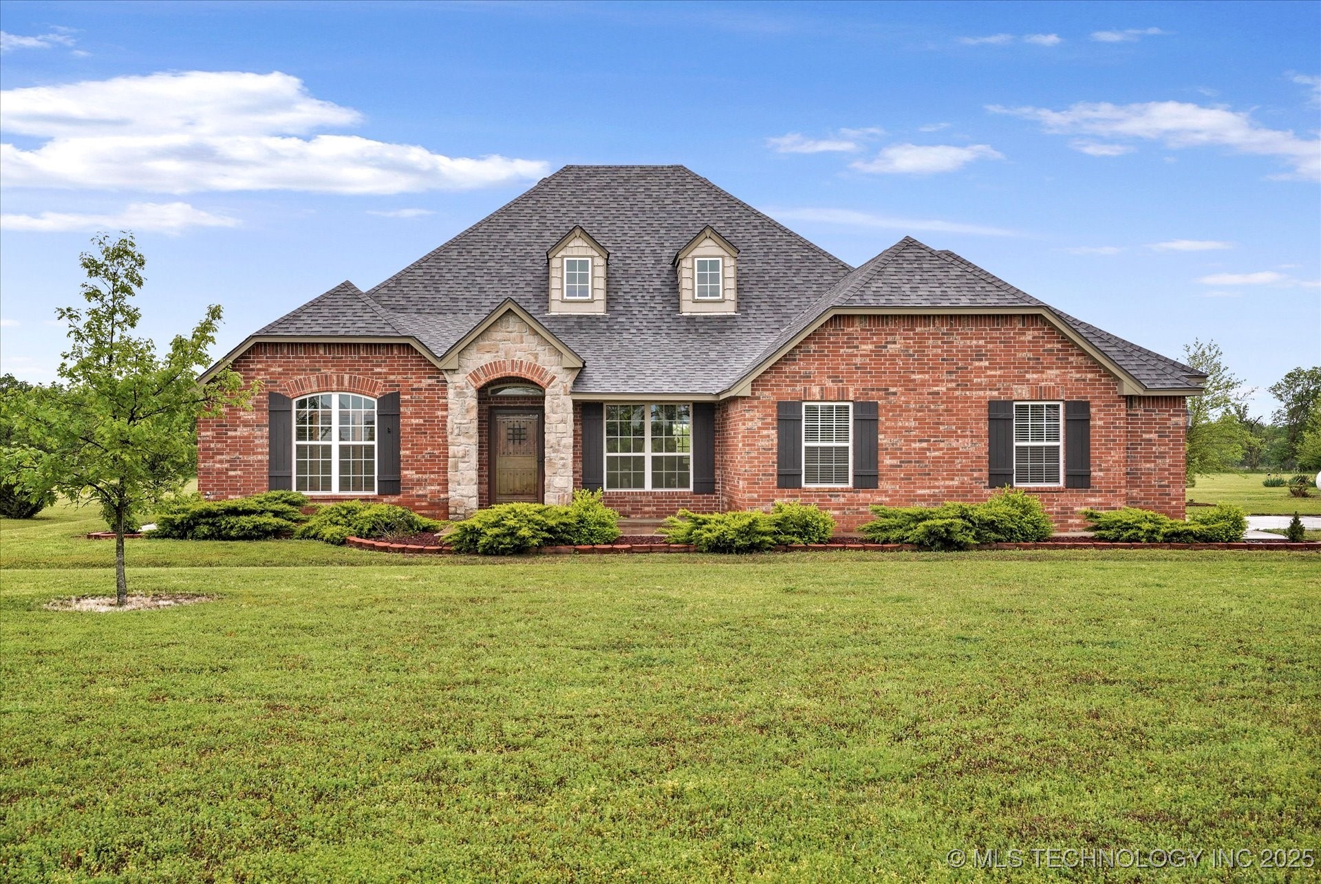 6240 E 330 Road Property Photo 1