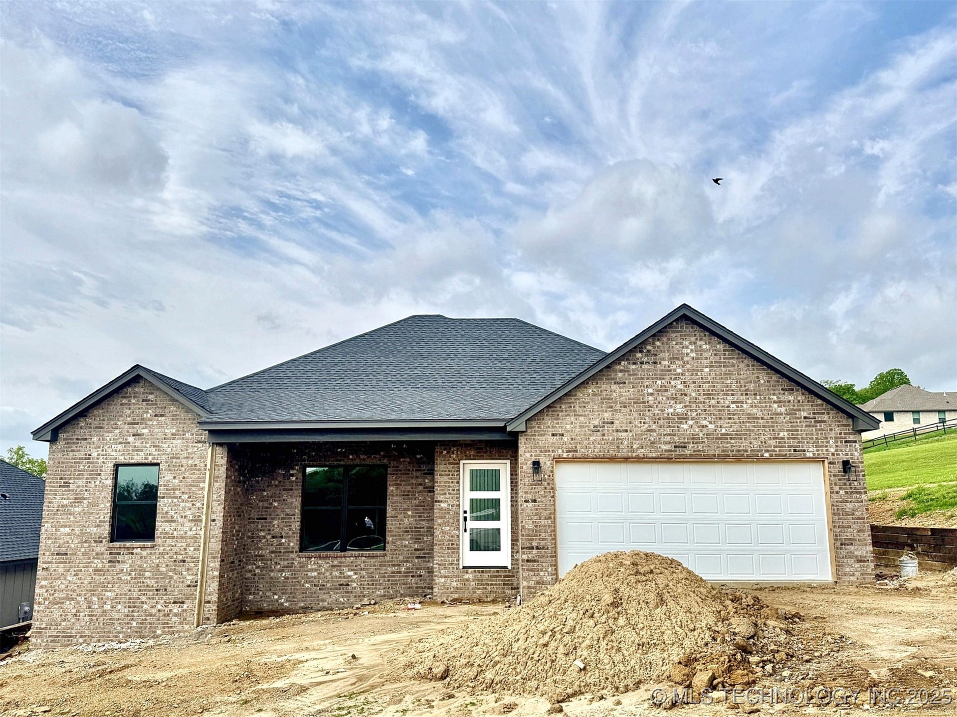 566 Woodlands Drive Property Photo 1