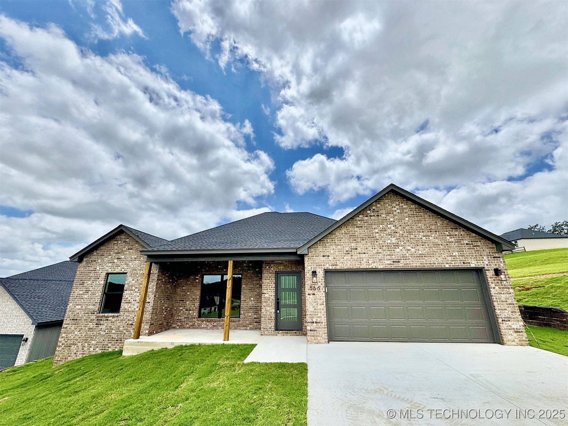 566 Woodlands Drive Property Photo 1
