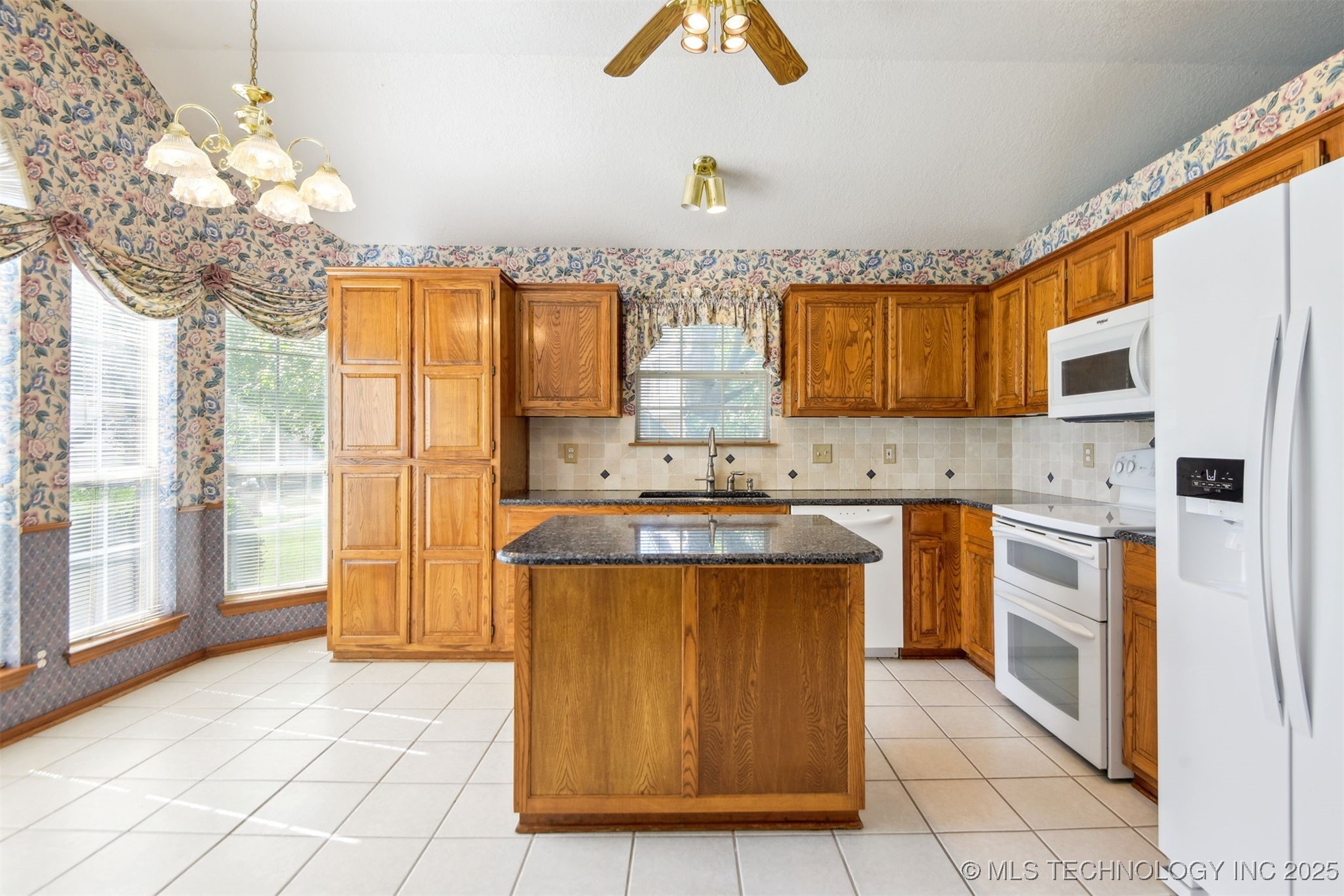 10716 S 83rd East Avenue Property Photo 6