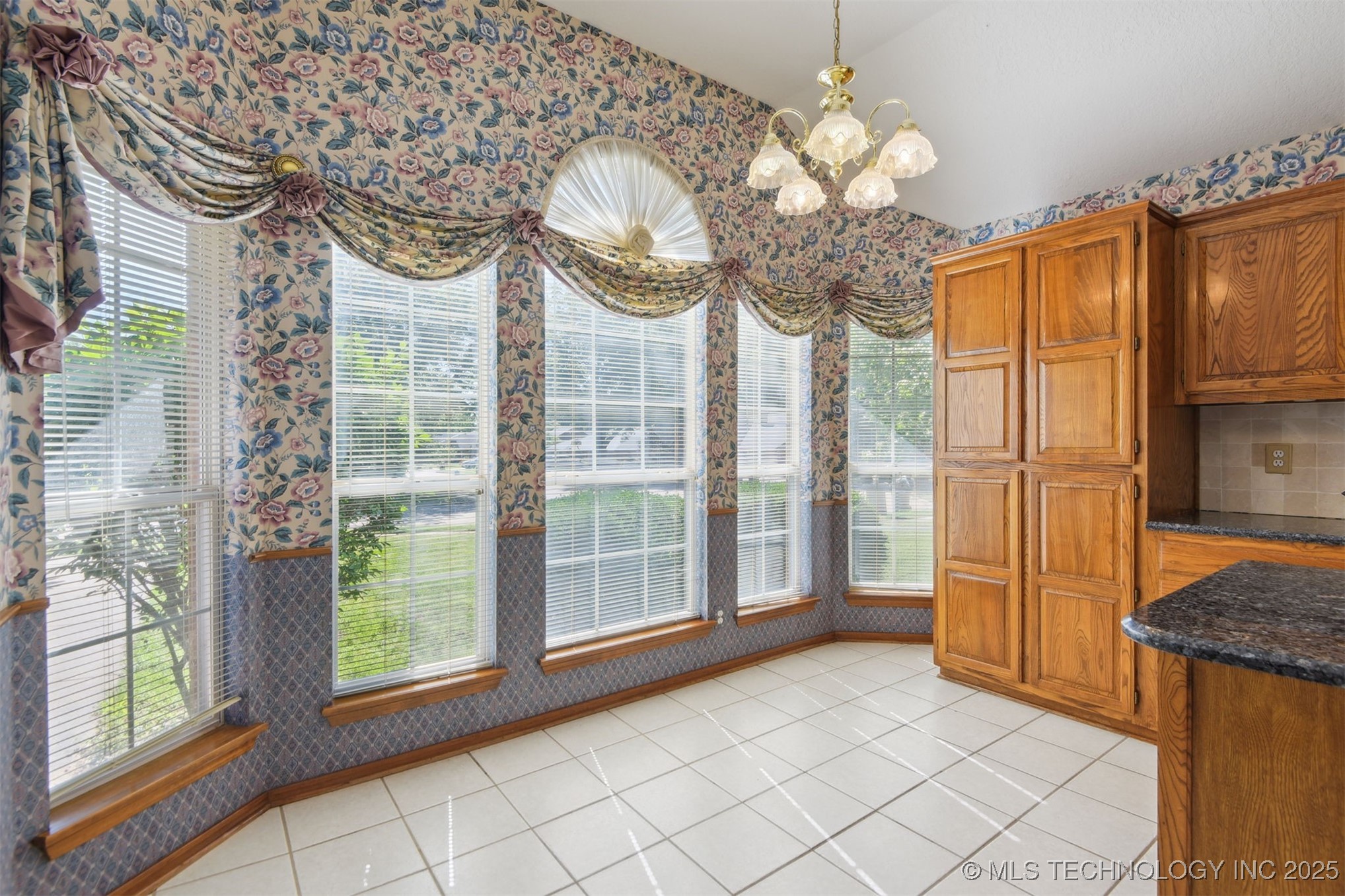 10716 S 83rd East Avenue Property Photo 7