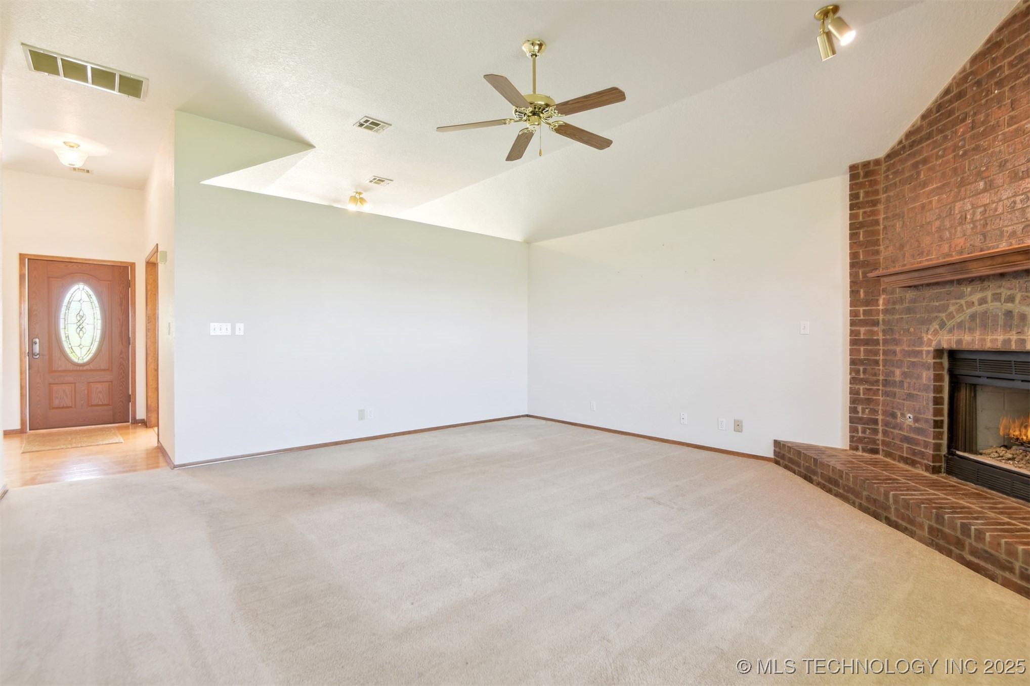 10716 S 83rd East Avenue Property Photo 14